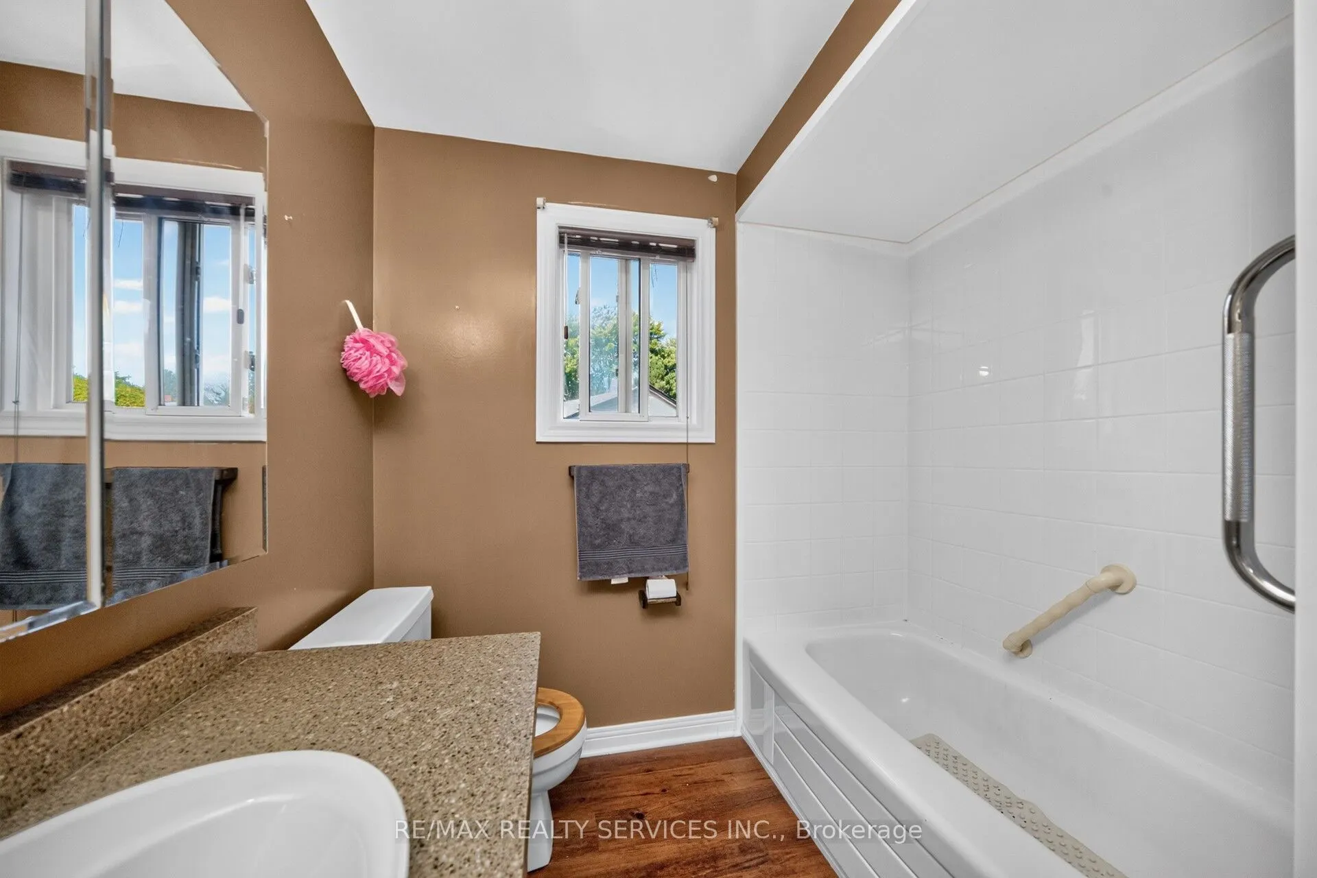 115 Amberly Boulevard