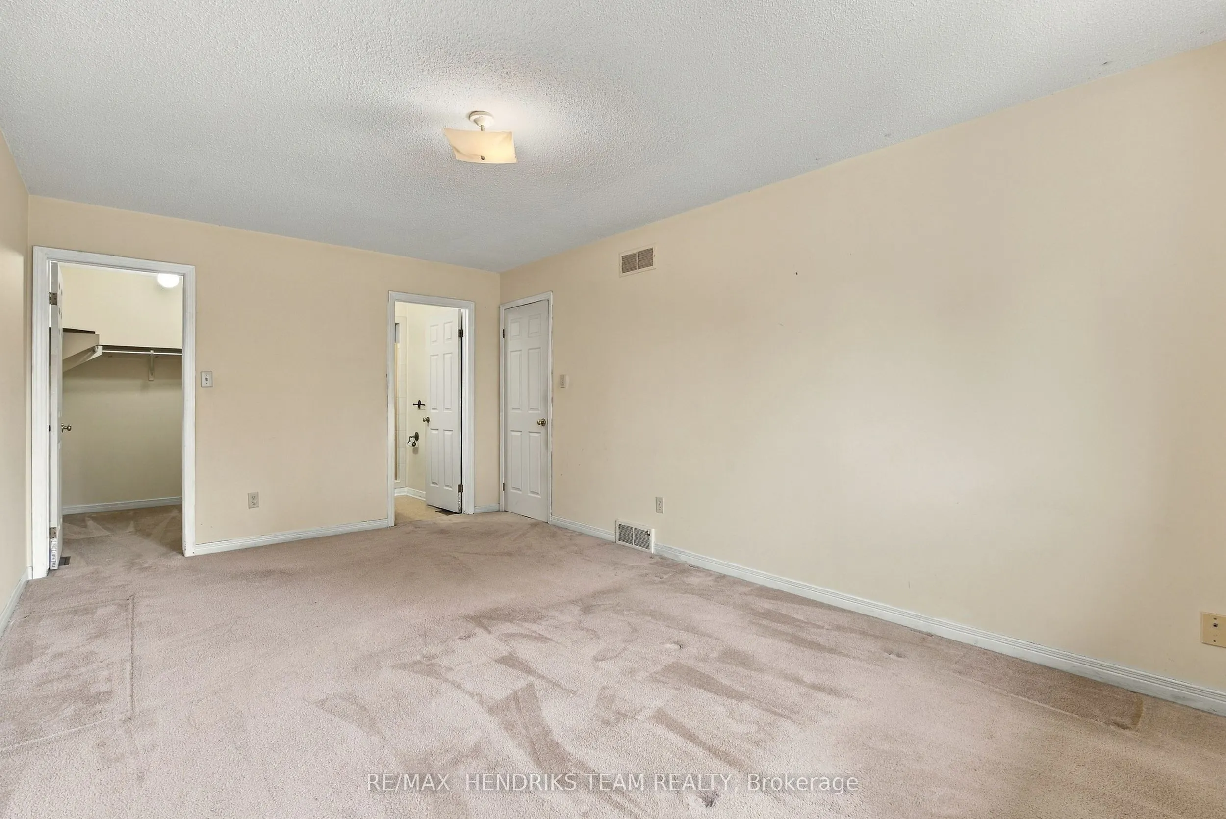 17 Farmington Drive