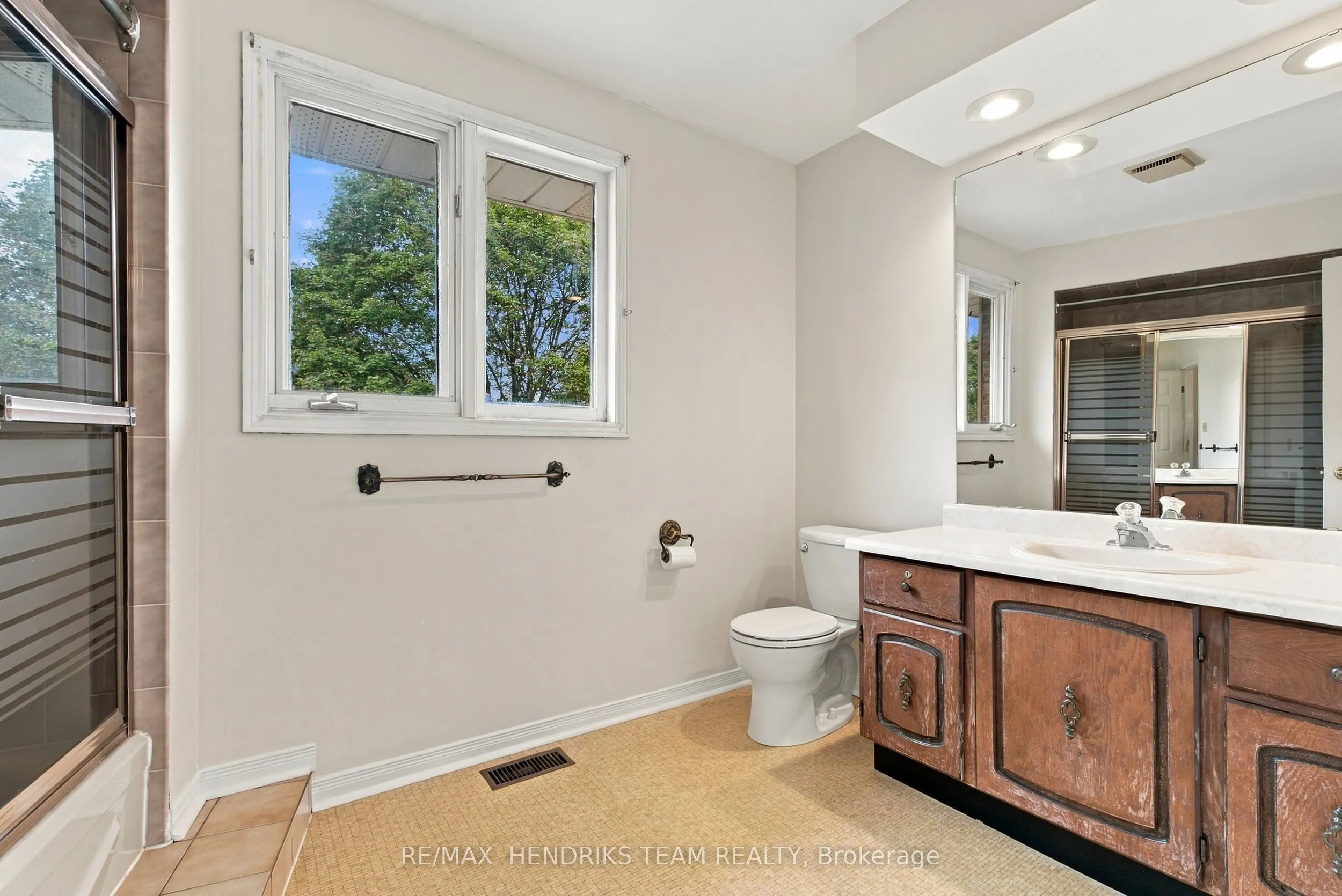17 Farmington Drive