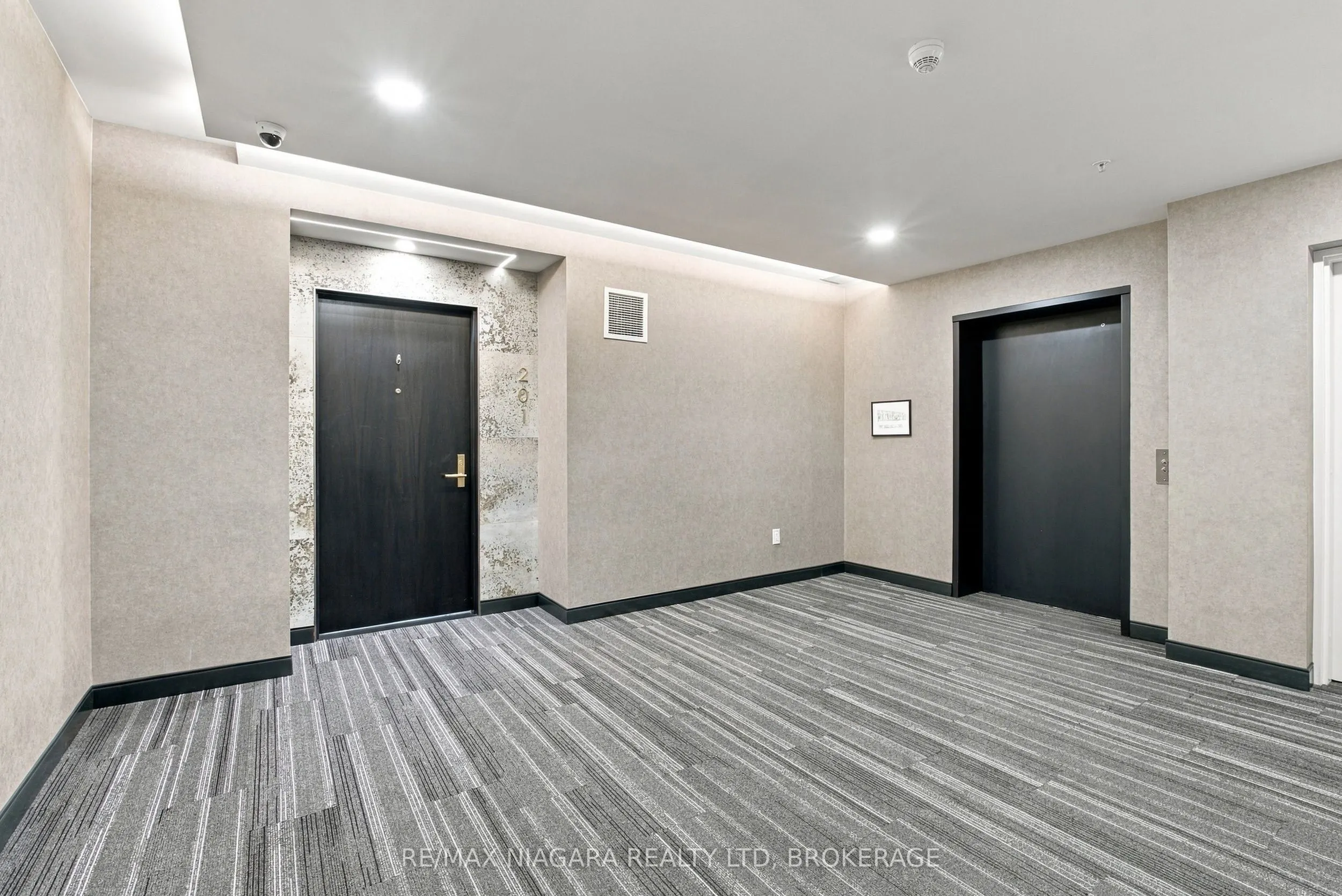 77 Yates Street #201