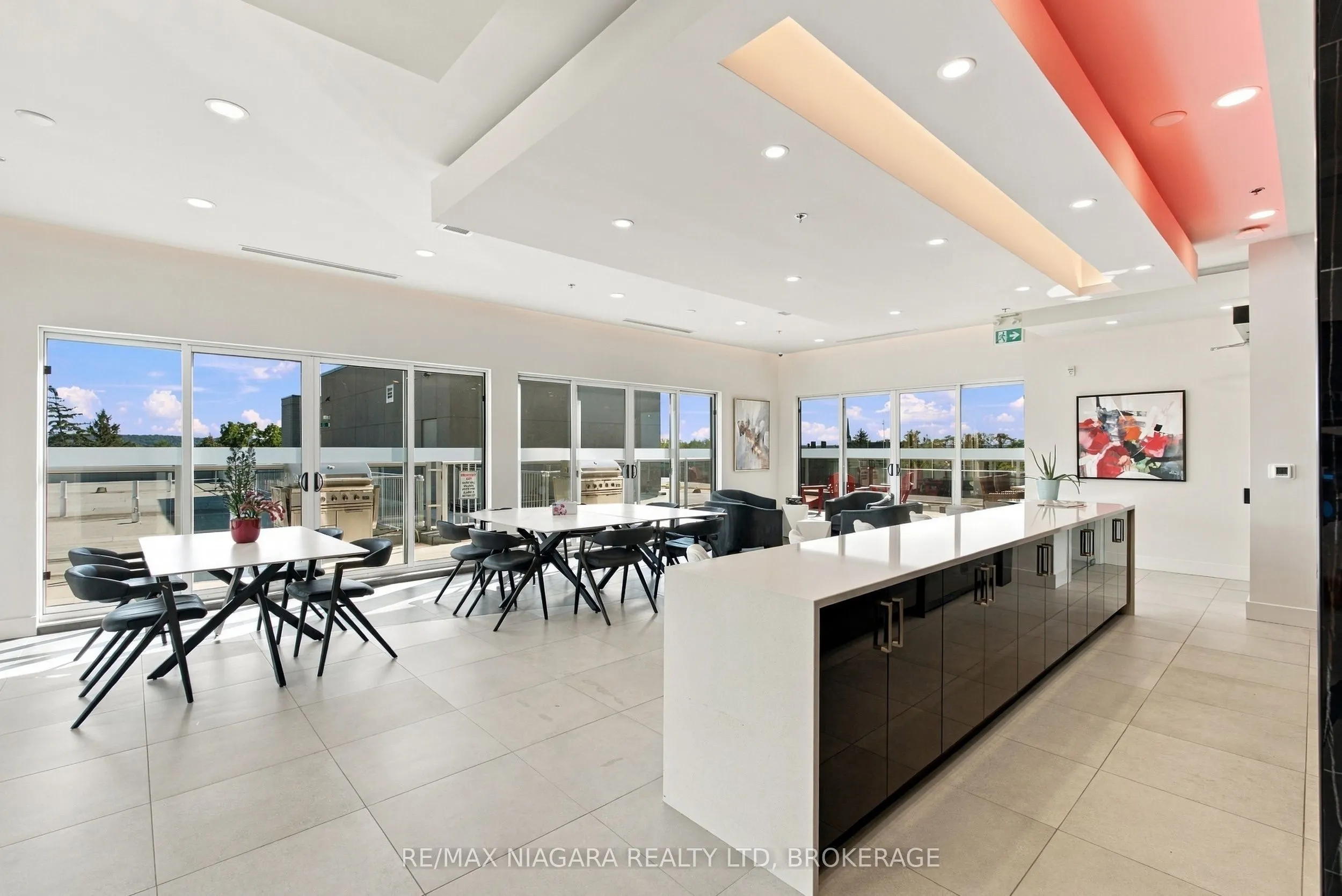 77 Yates Street #201