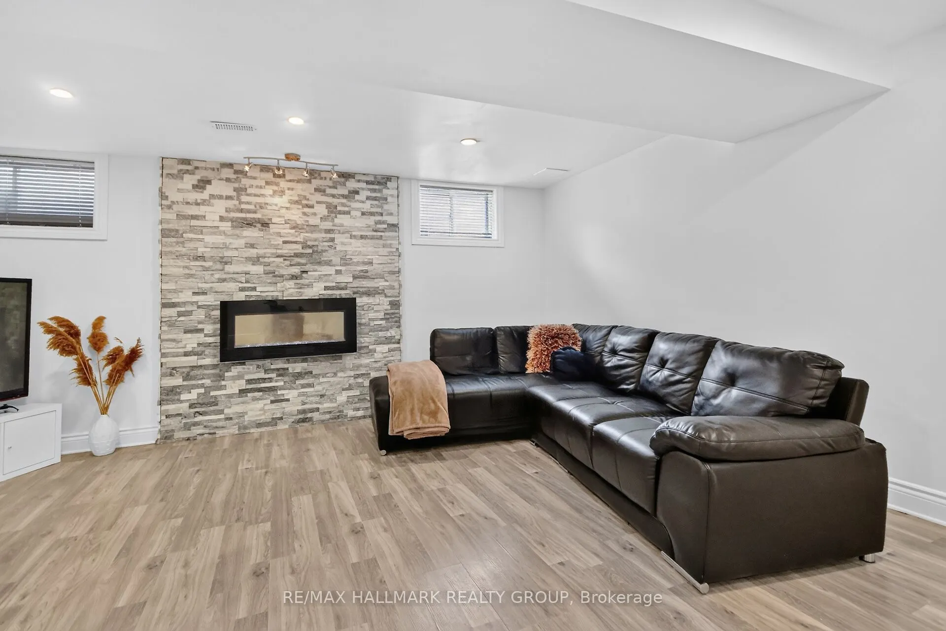 222 Deercroft Avenue