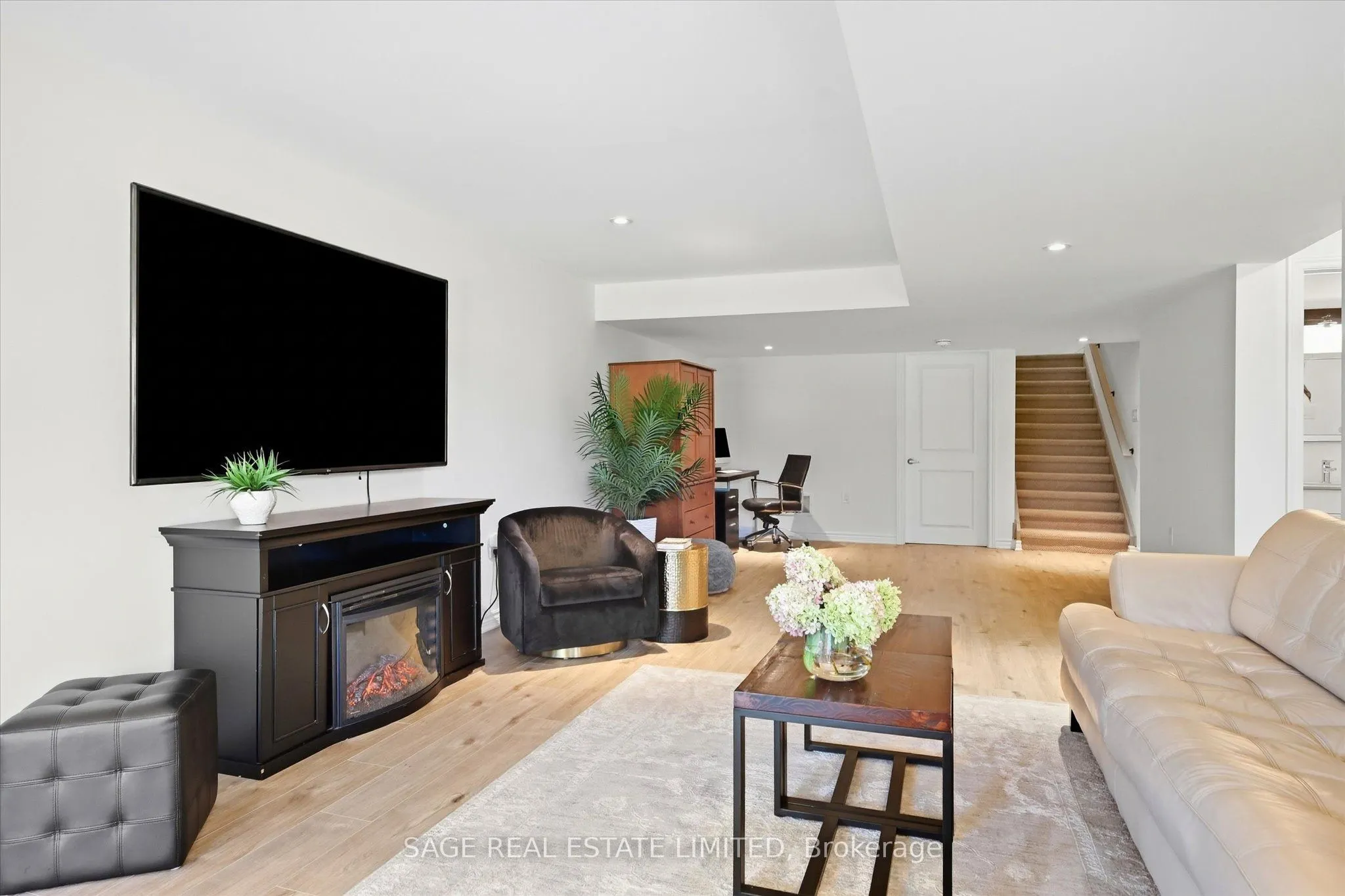 17 Lakewood Crescent #32