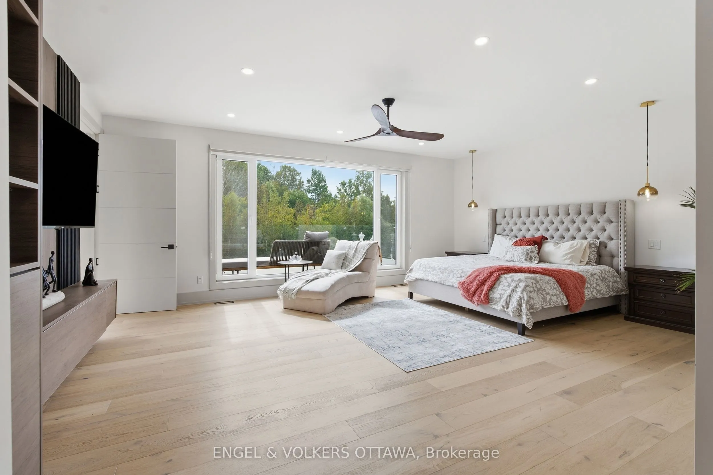 1057 Green Jacket Crescent