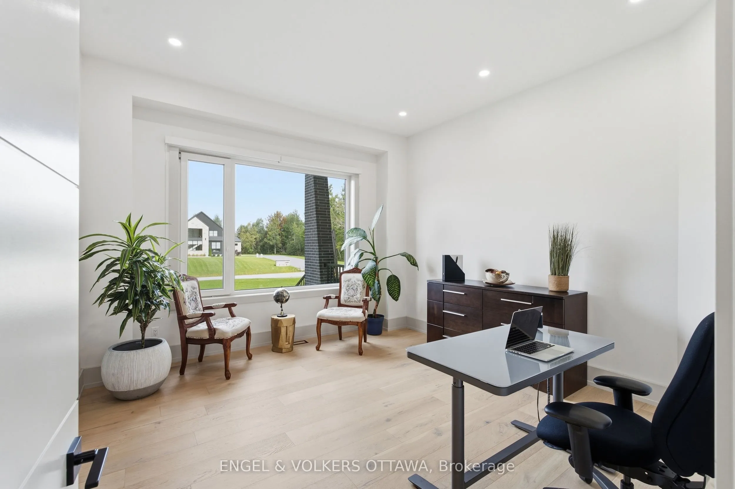 1057 Green Jacket Crescent