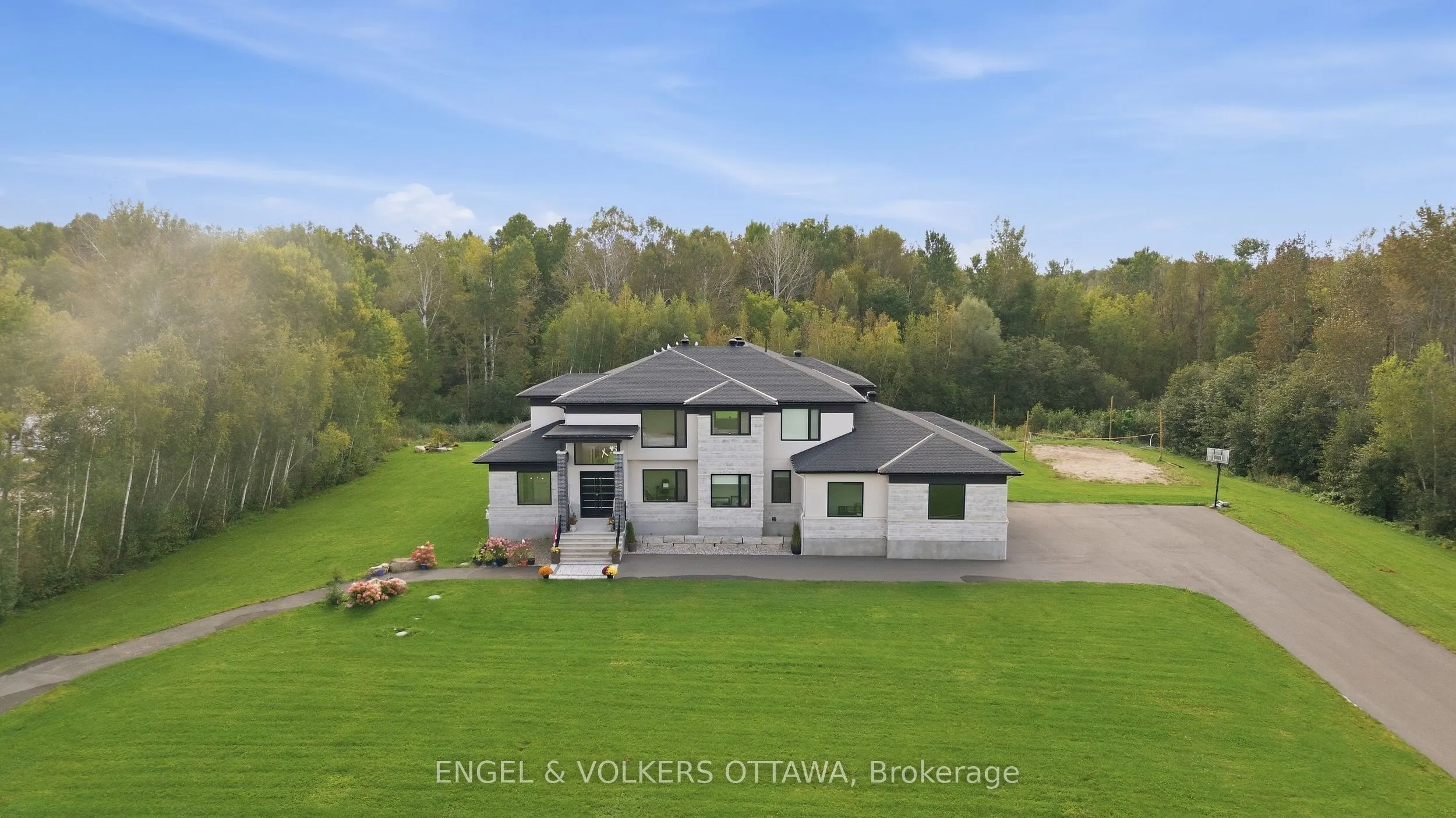 1057 Green Jacket Crescent