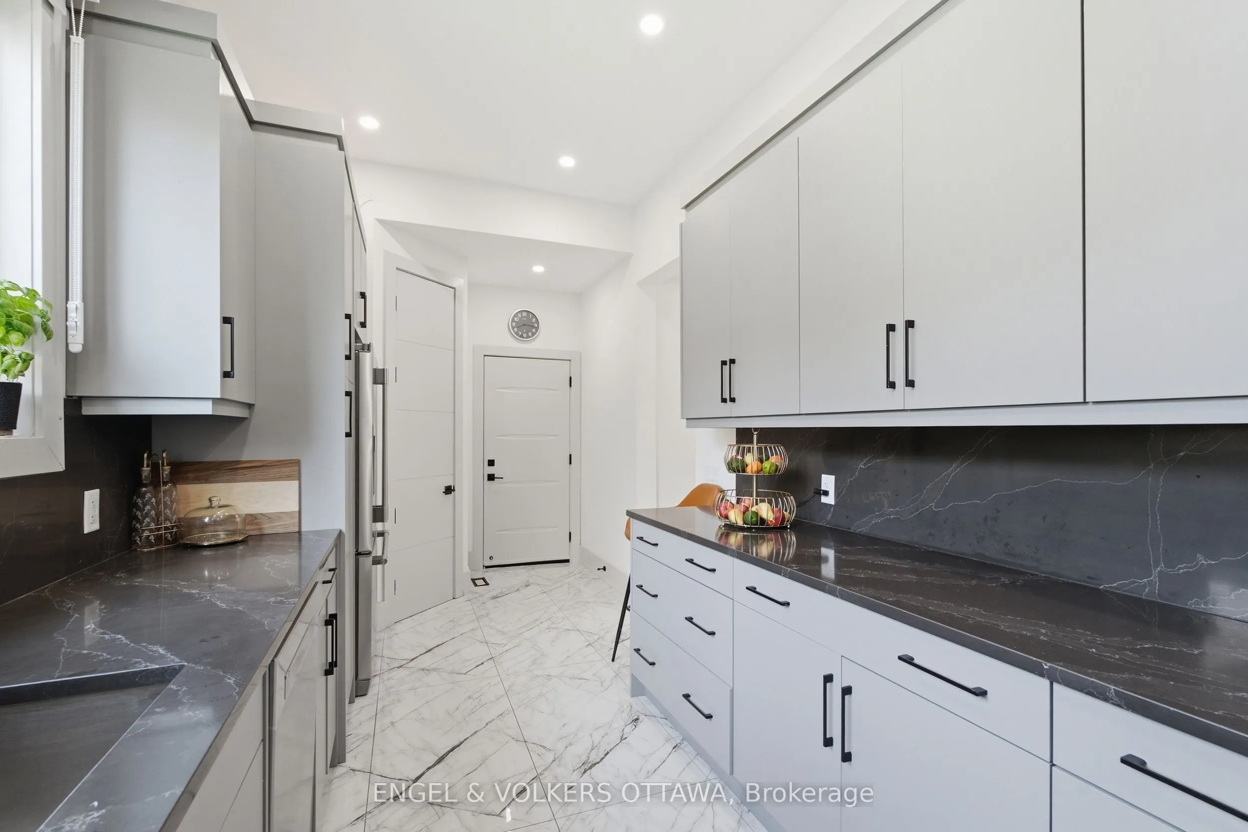 1057 Green Jacket Crescent