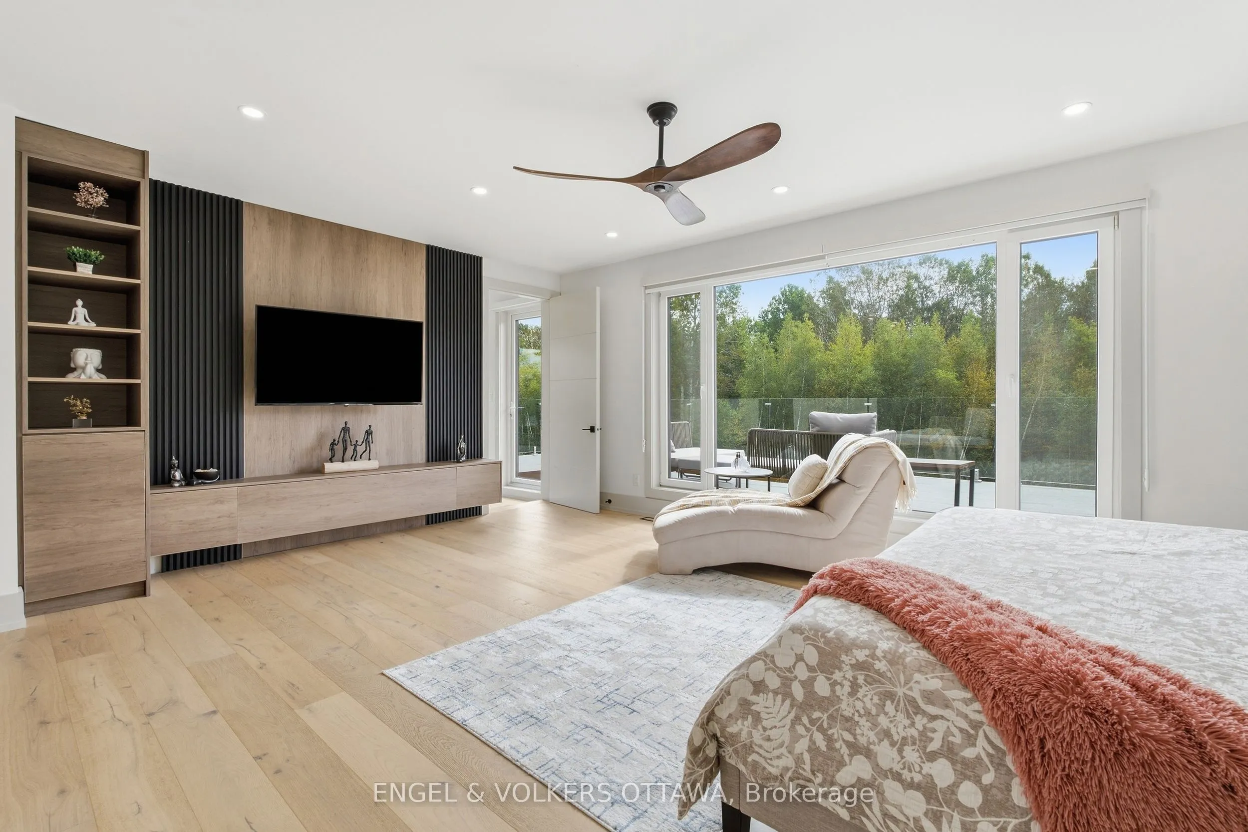 1057 Green Jacket Crescent