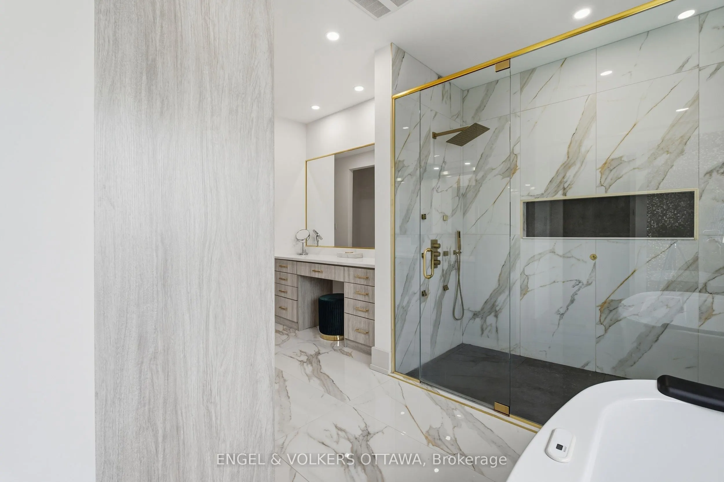 1057 Green Jacket Crescent