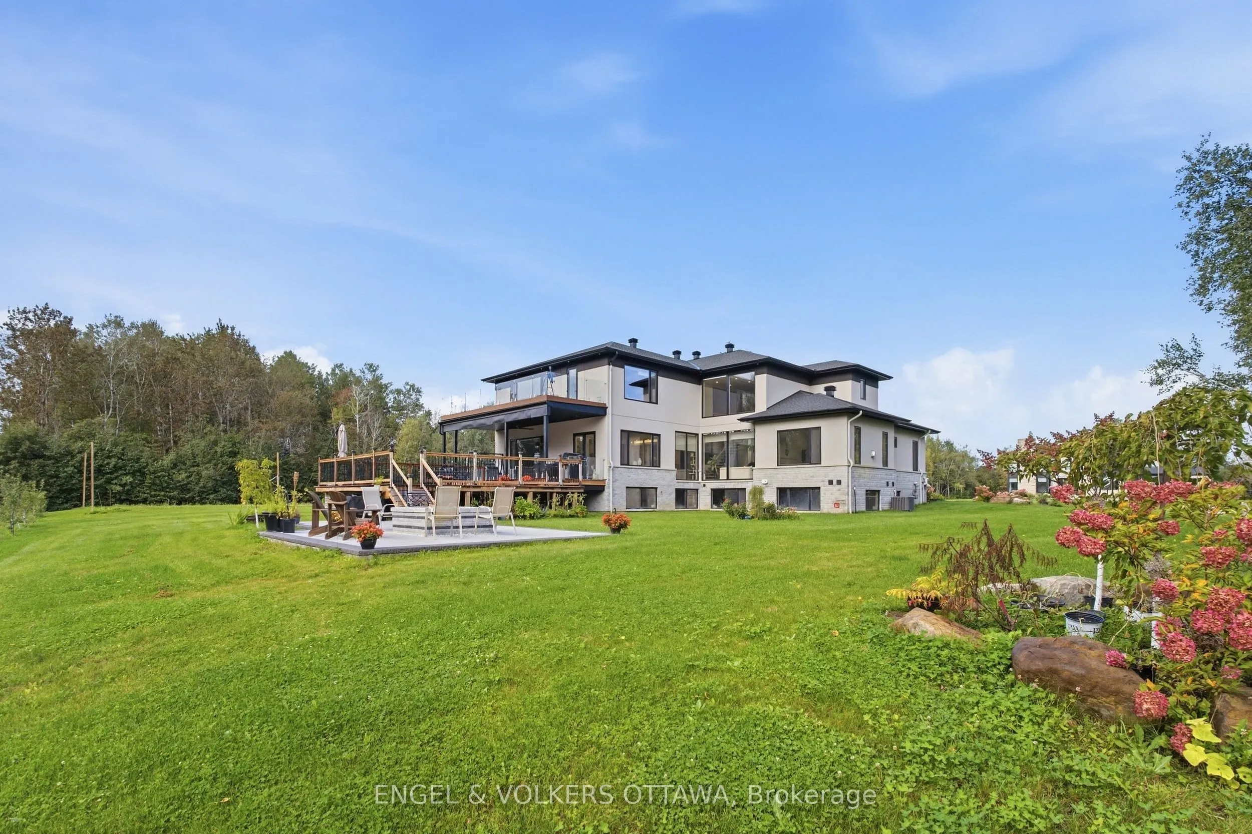 1057 Green Jacket Crescent