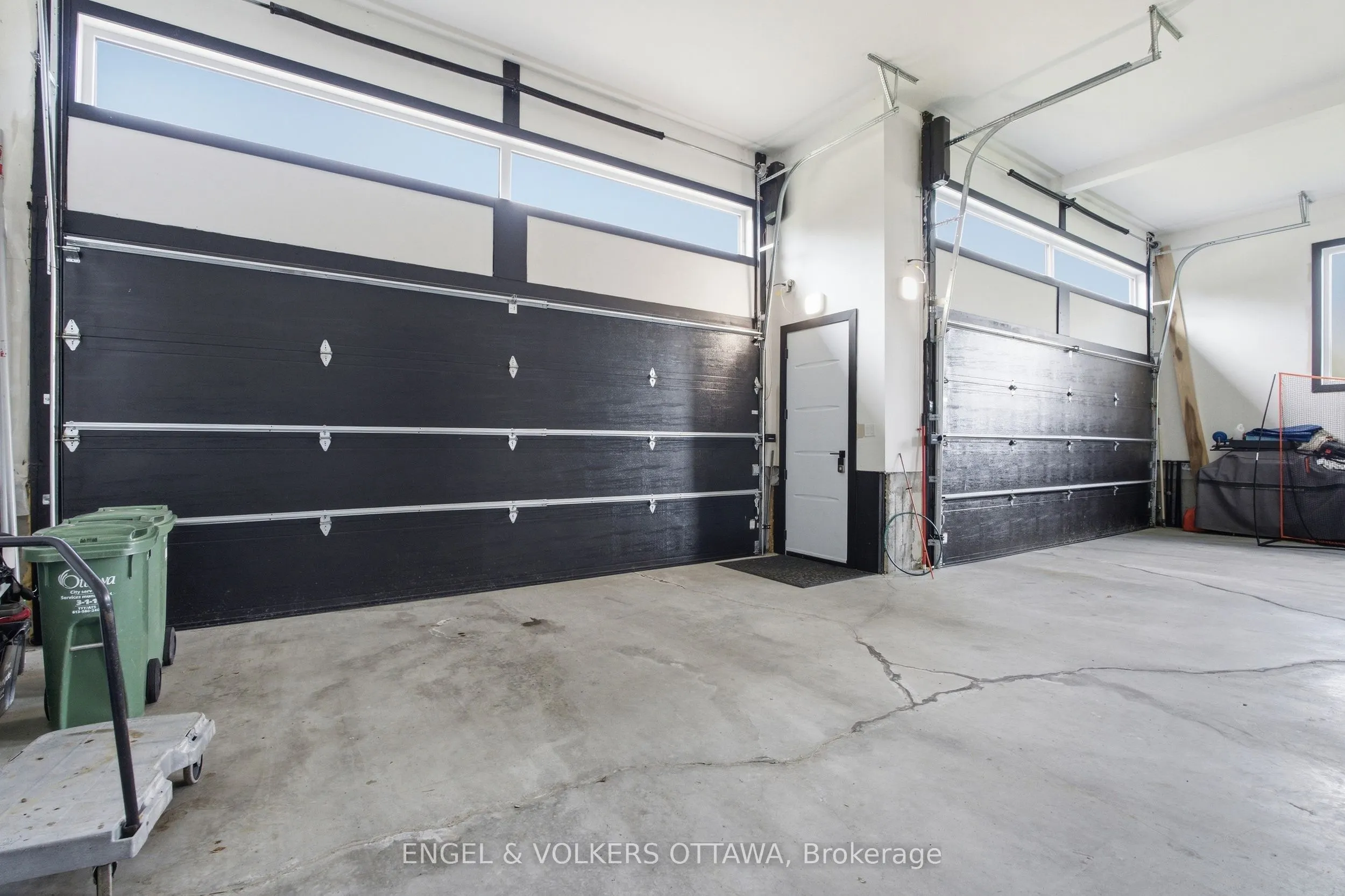 1057 Green Jacket Crescent