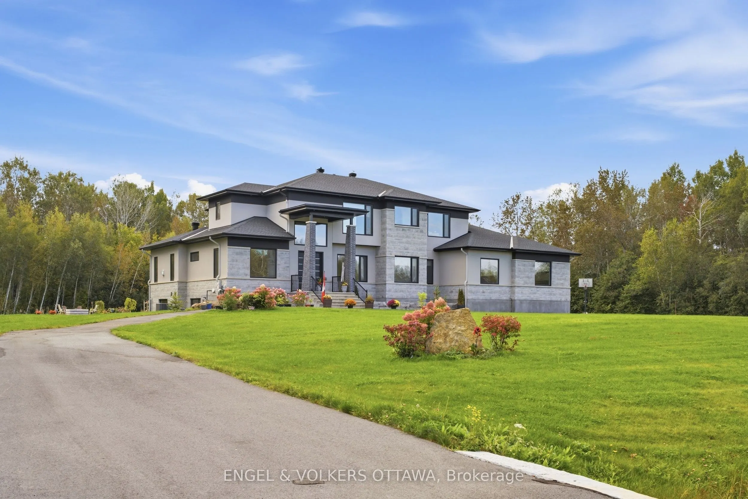 1057 Green Jacket Crescent