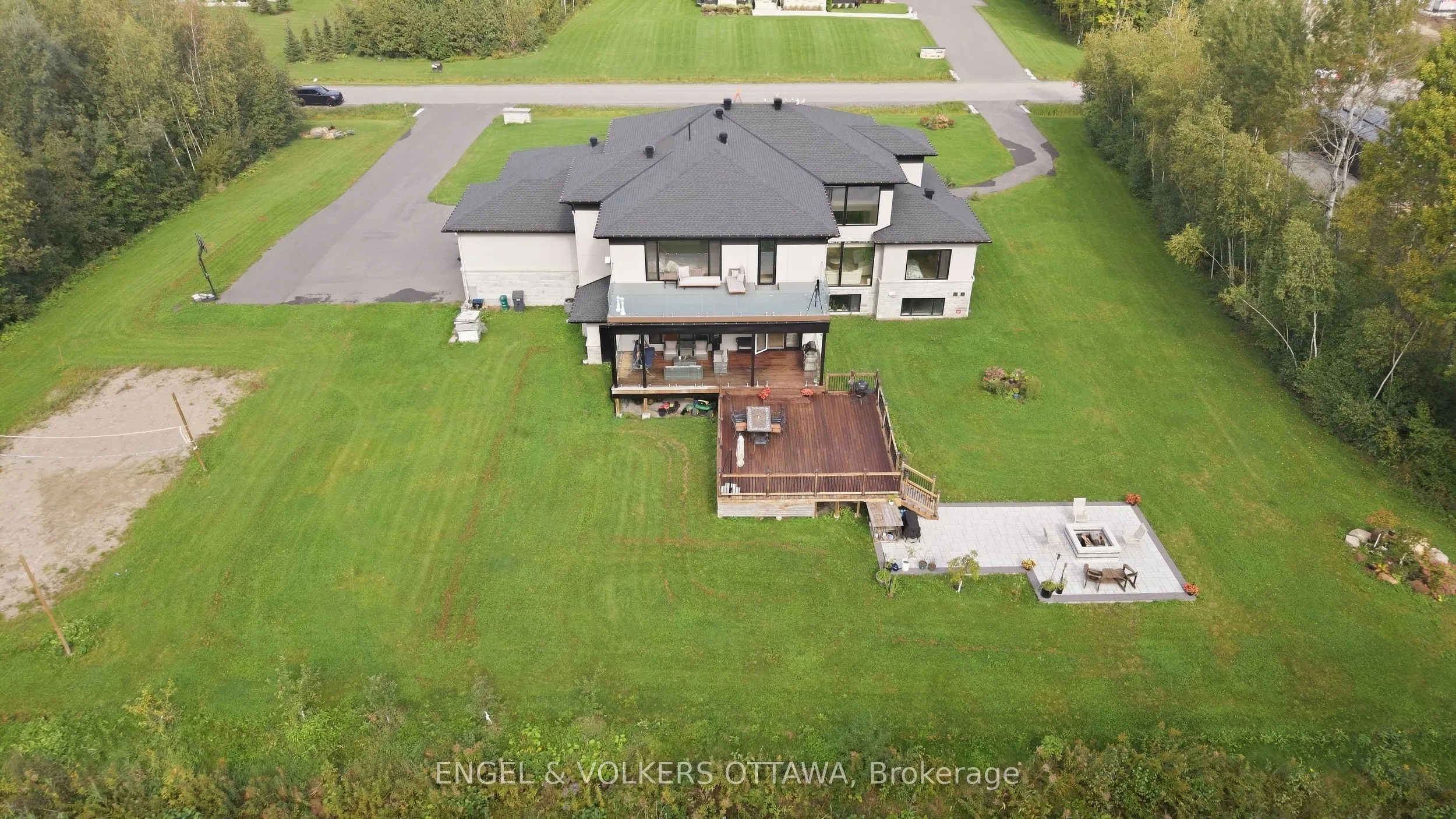 1057 Green Jacket Crescent