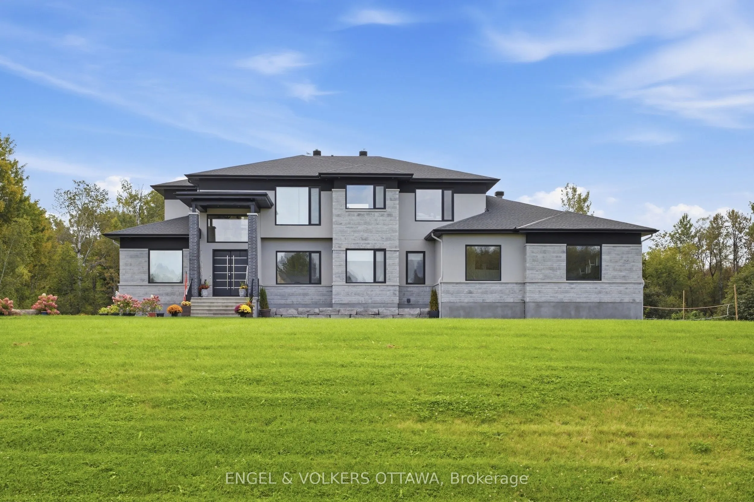 1057 Green Jacket Crescent