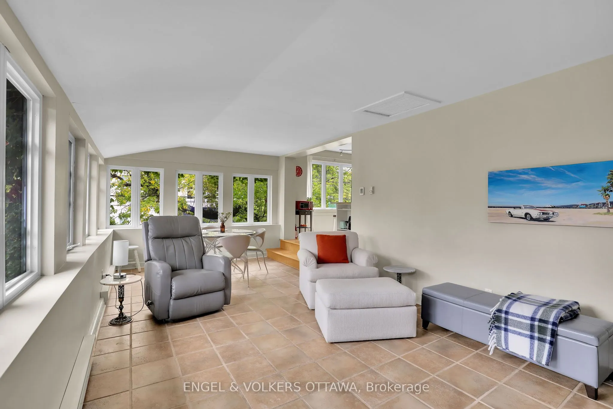 5 Woodlawn Avenue