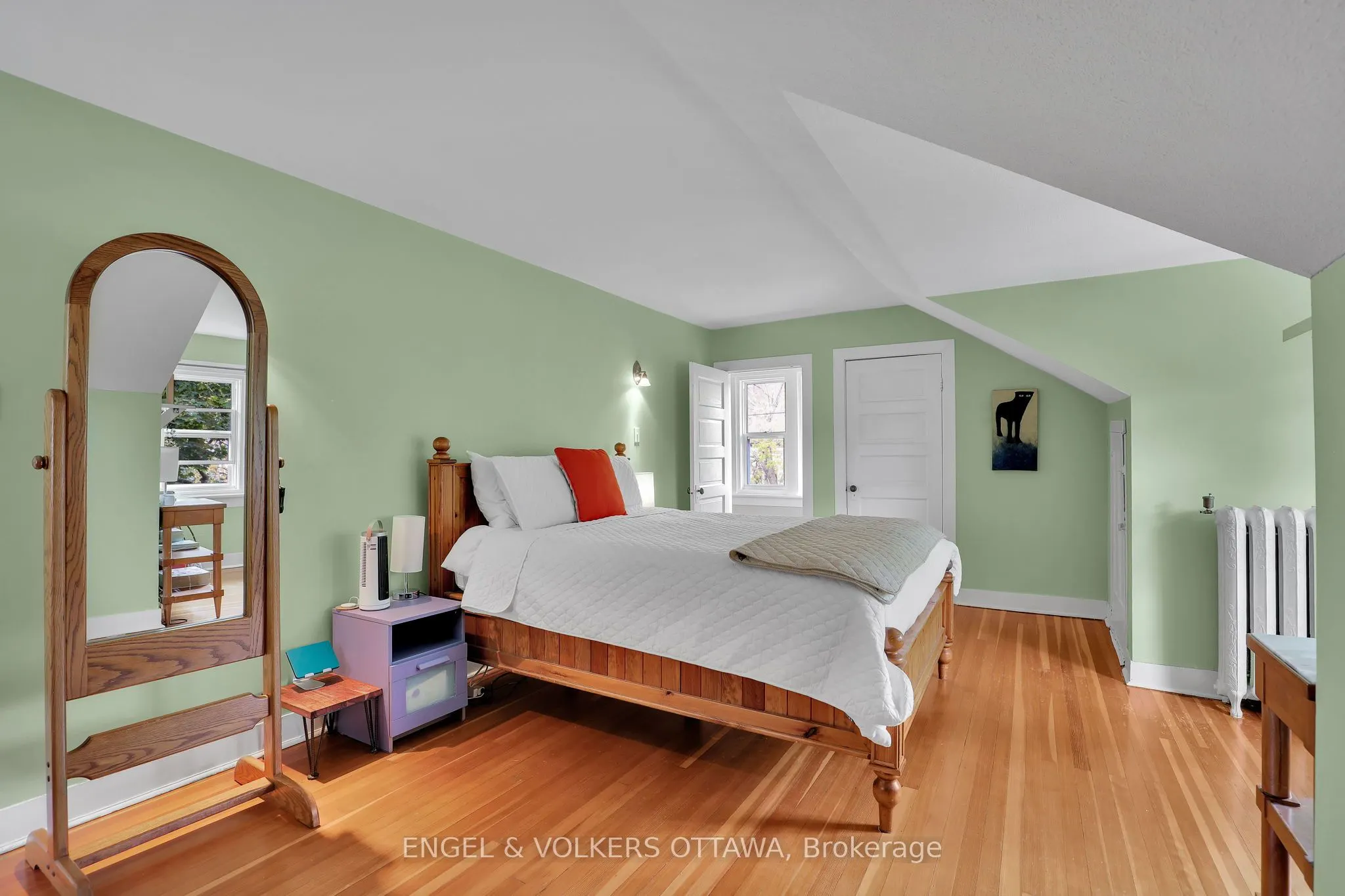 5 Woodlawn Avenue
