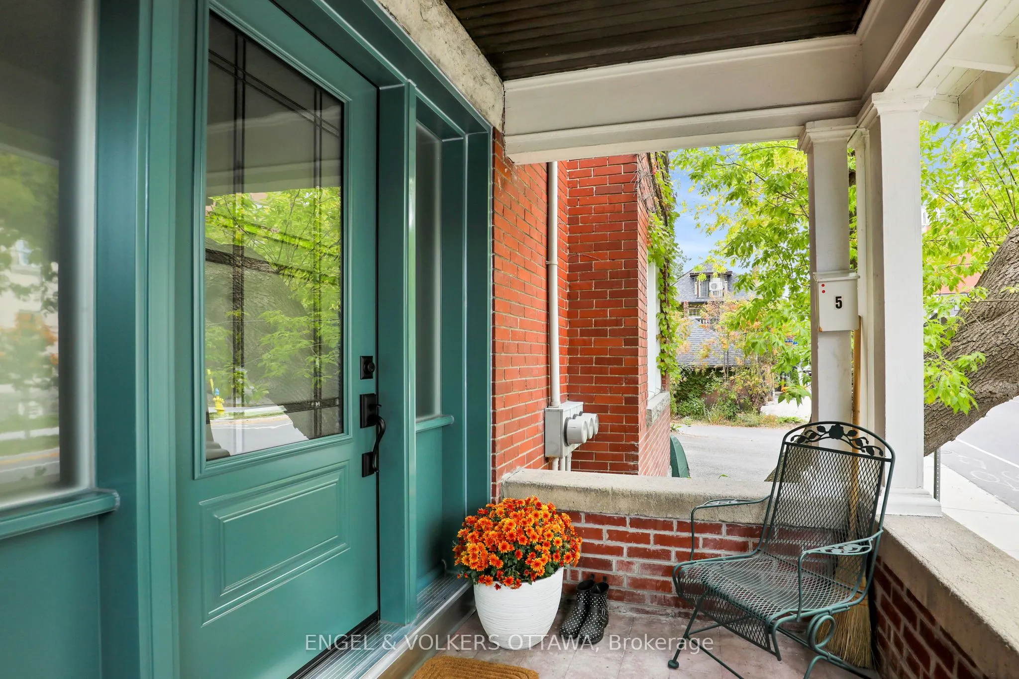 5 Woodlawn Avenue