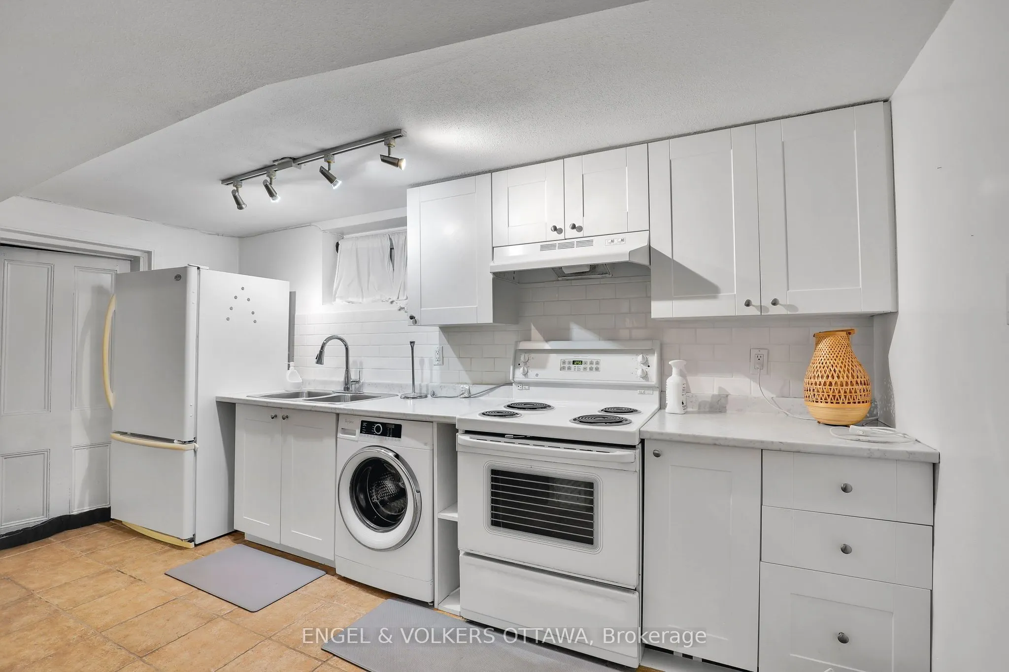 5 Woodlawn Avenue