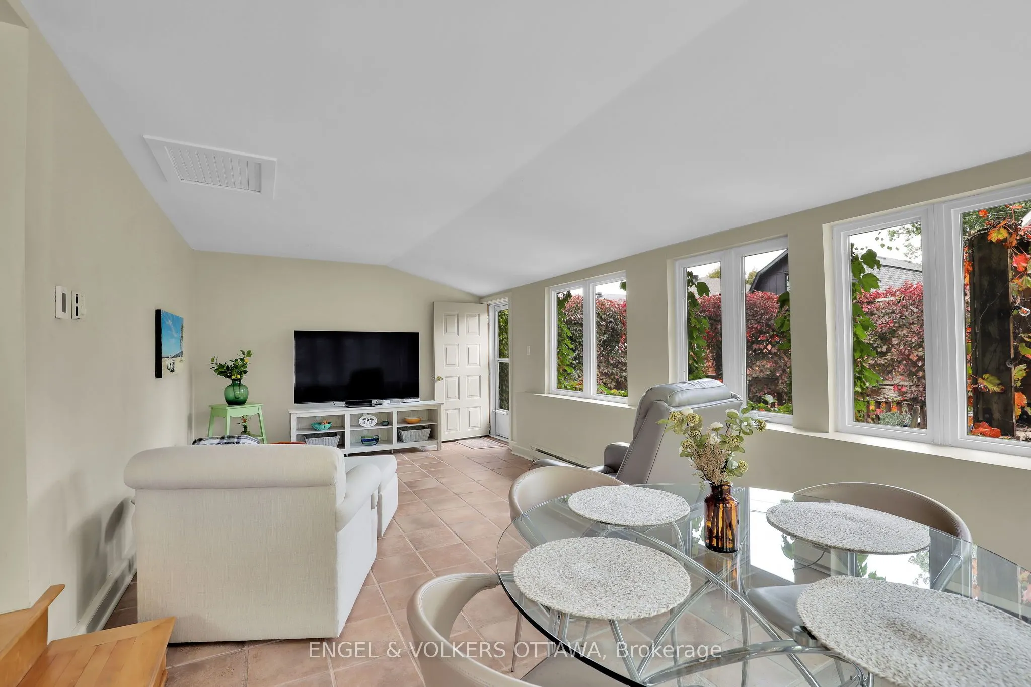 5 Woodlawn Avenue