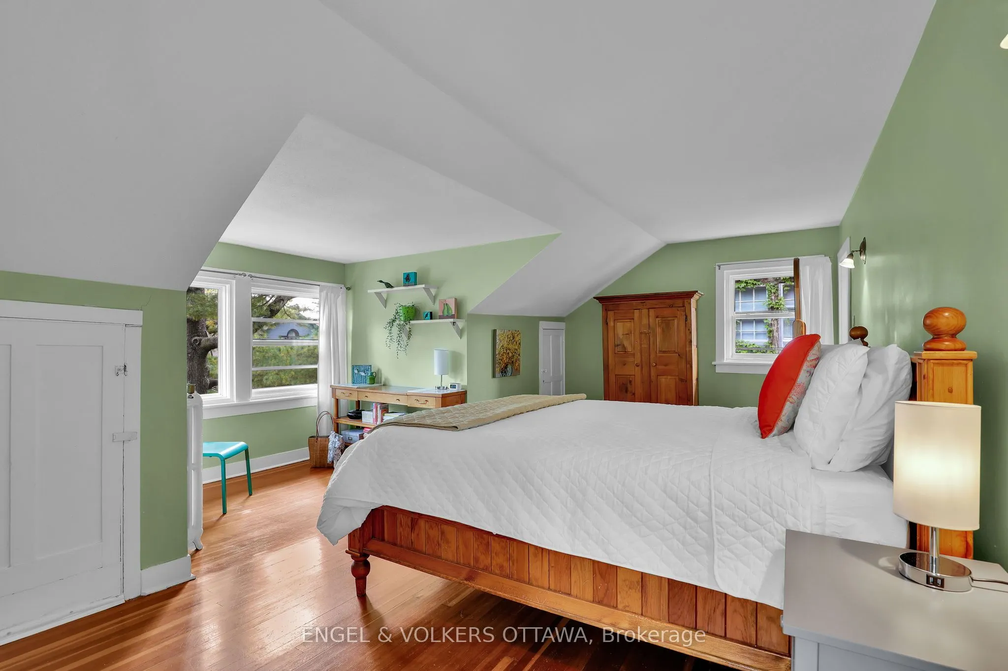 5 Woodlawn Avenue