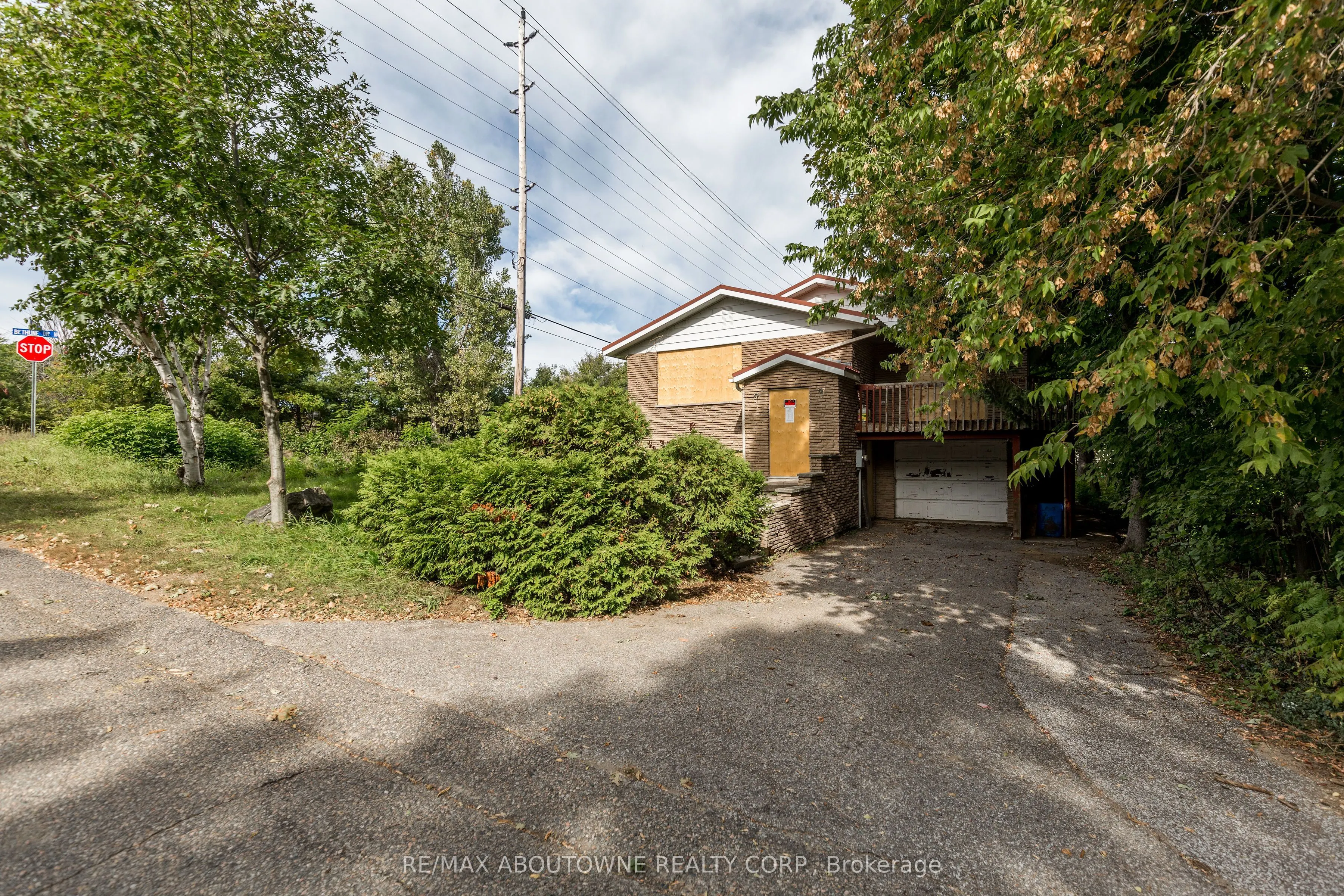 310 & 360 Moody Drive