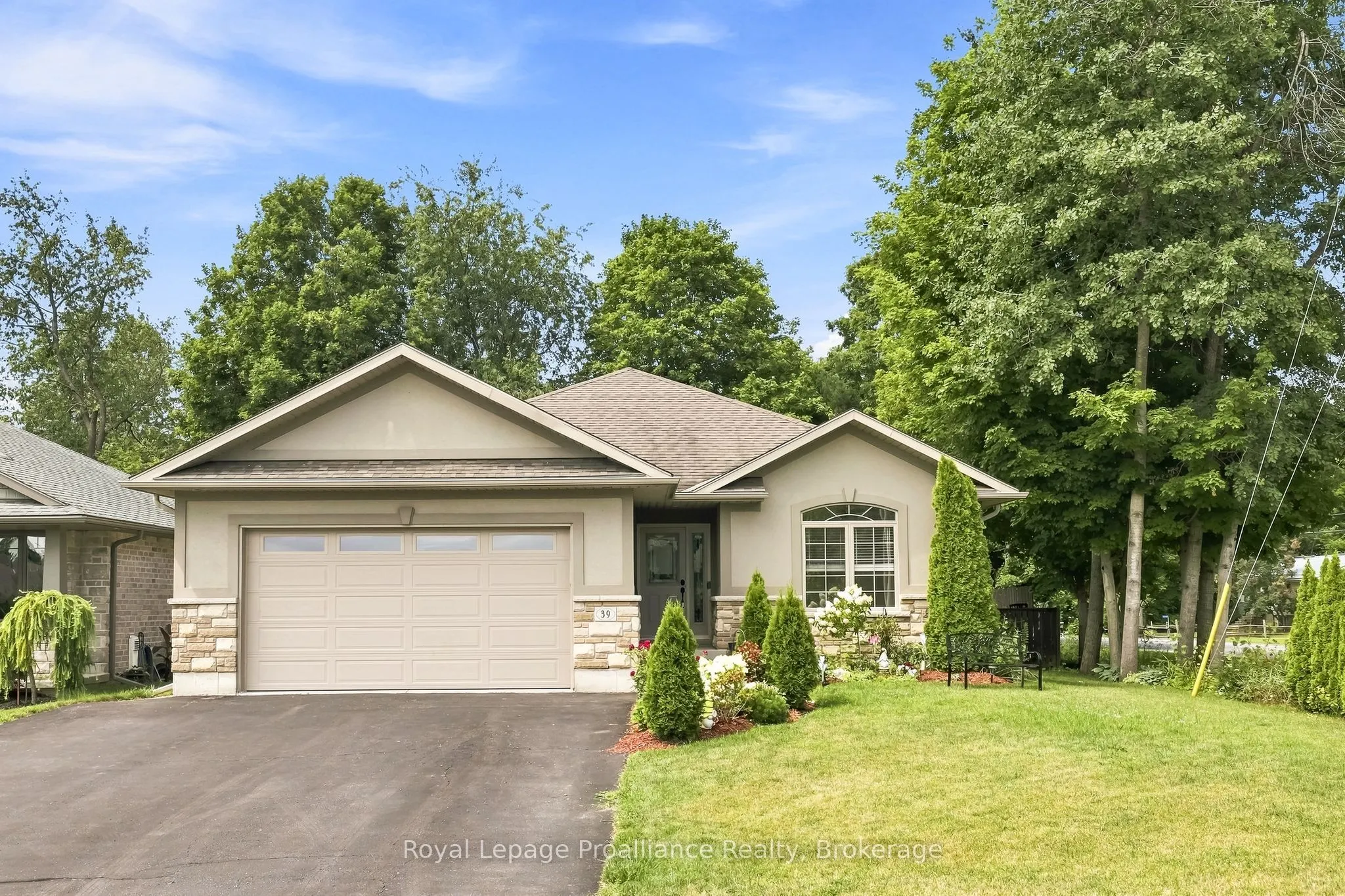 39 Lakewood Crescent