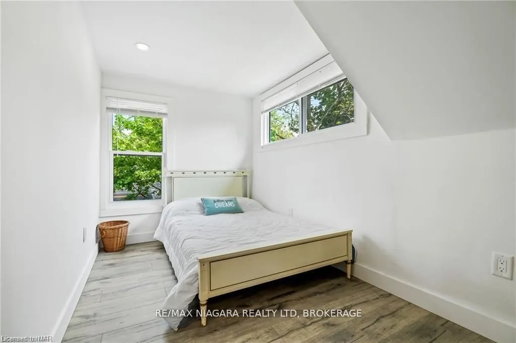 377 Cambridge Road W