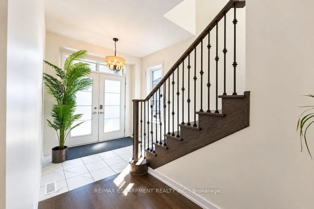 31 SANTOS Drive