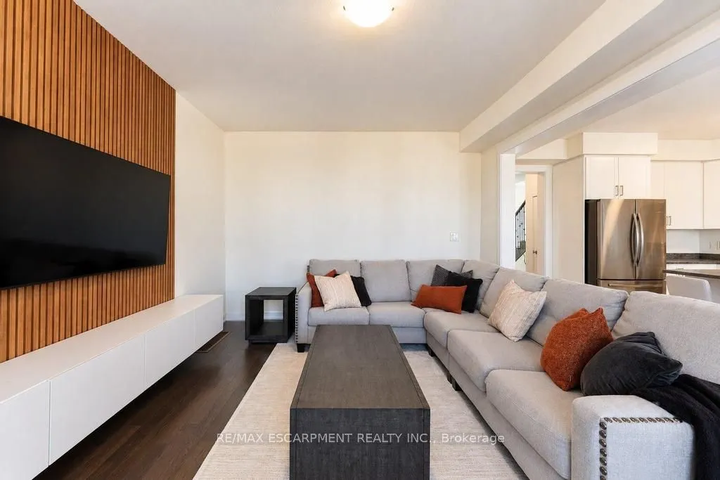 31 SANTOS Drive