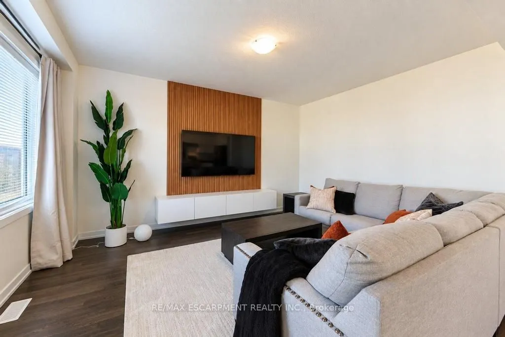 31 SANTOS Drive