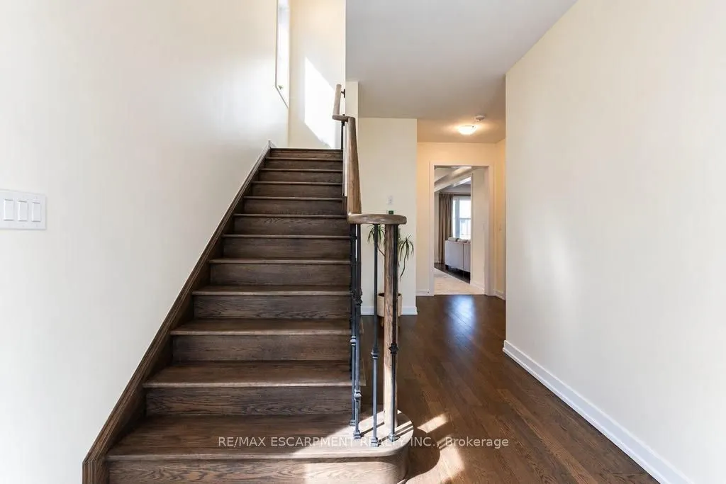 31 SANTOS Drive