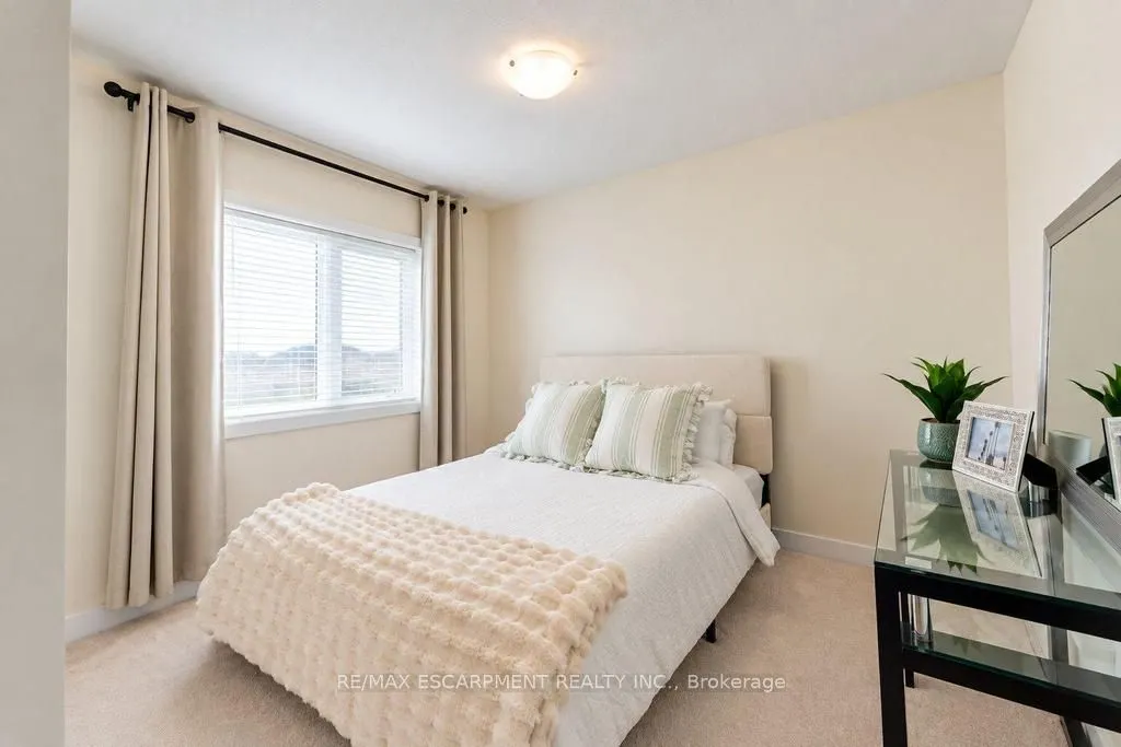 31 SANTOS Drive