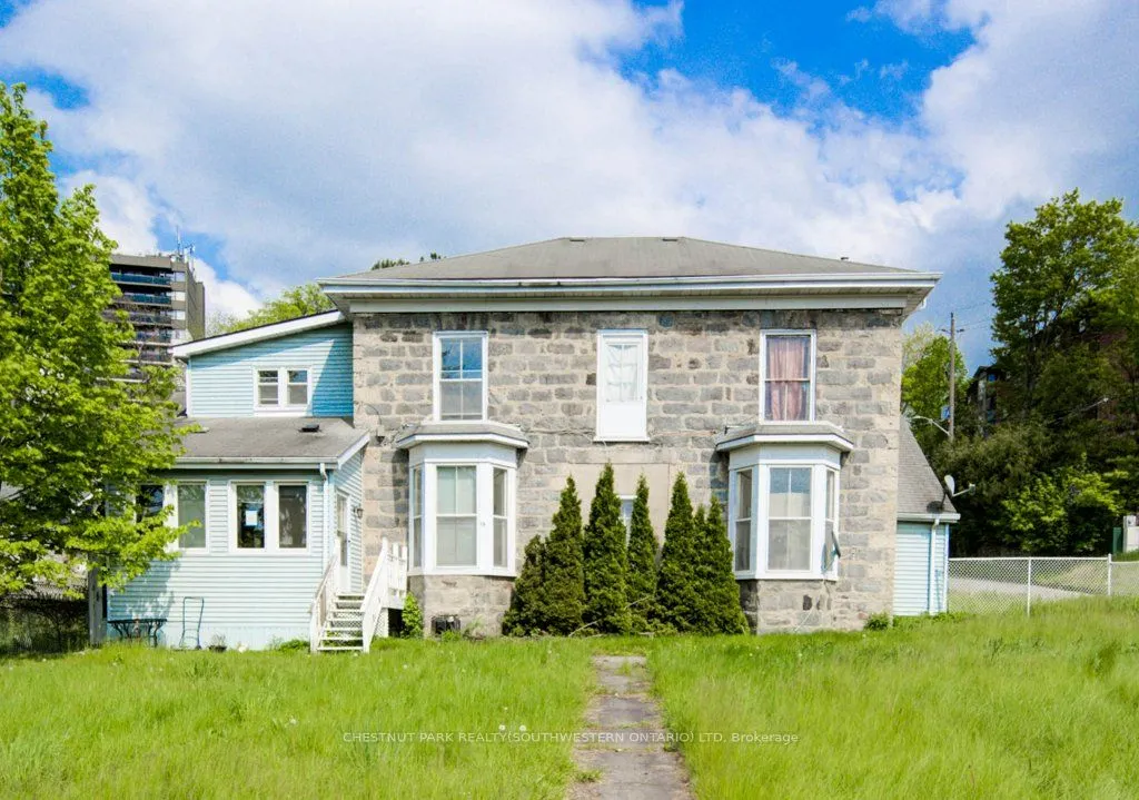 245 Ainslie Street S