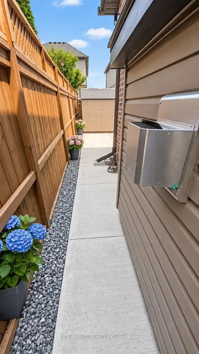 8446 Jennfer Crescent #Lower