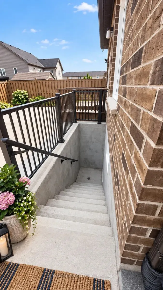 8446 Jennfer Crescent #Lower