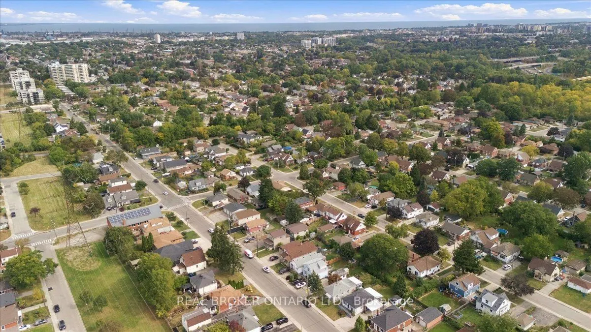 480 Rosseau Road
