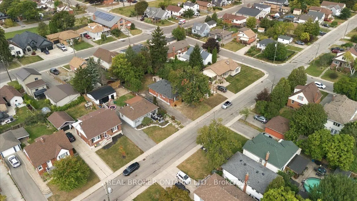 480 Rosseau Road