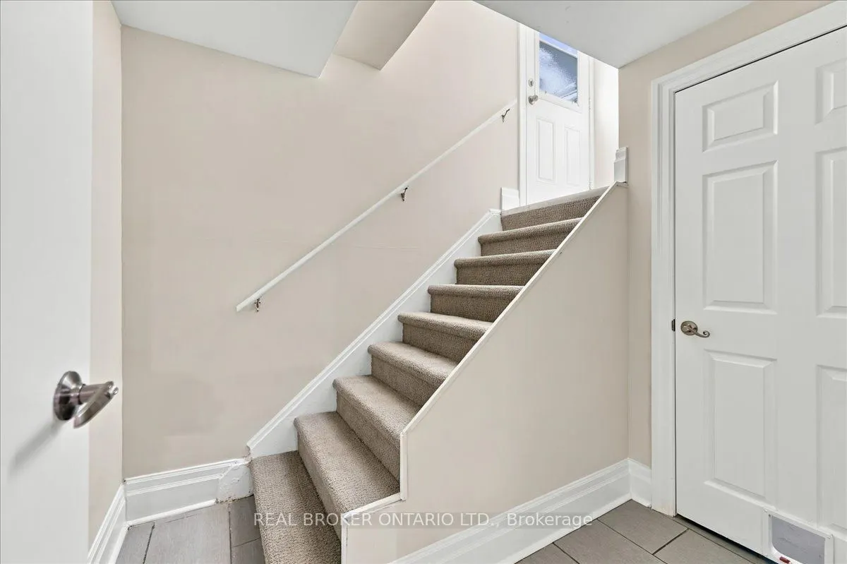 480 Rosseau Road
