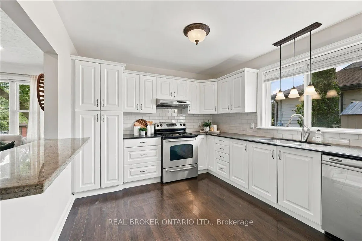 480 Rosseau Road