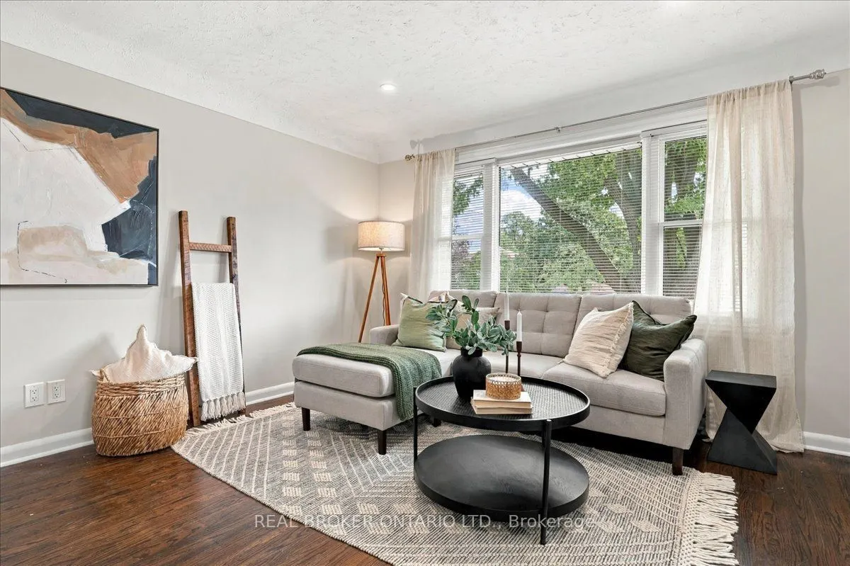 480 Rosseau Road