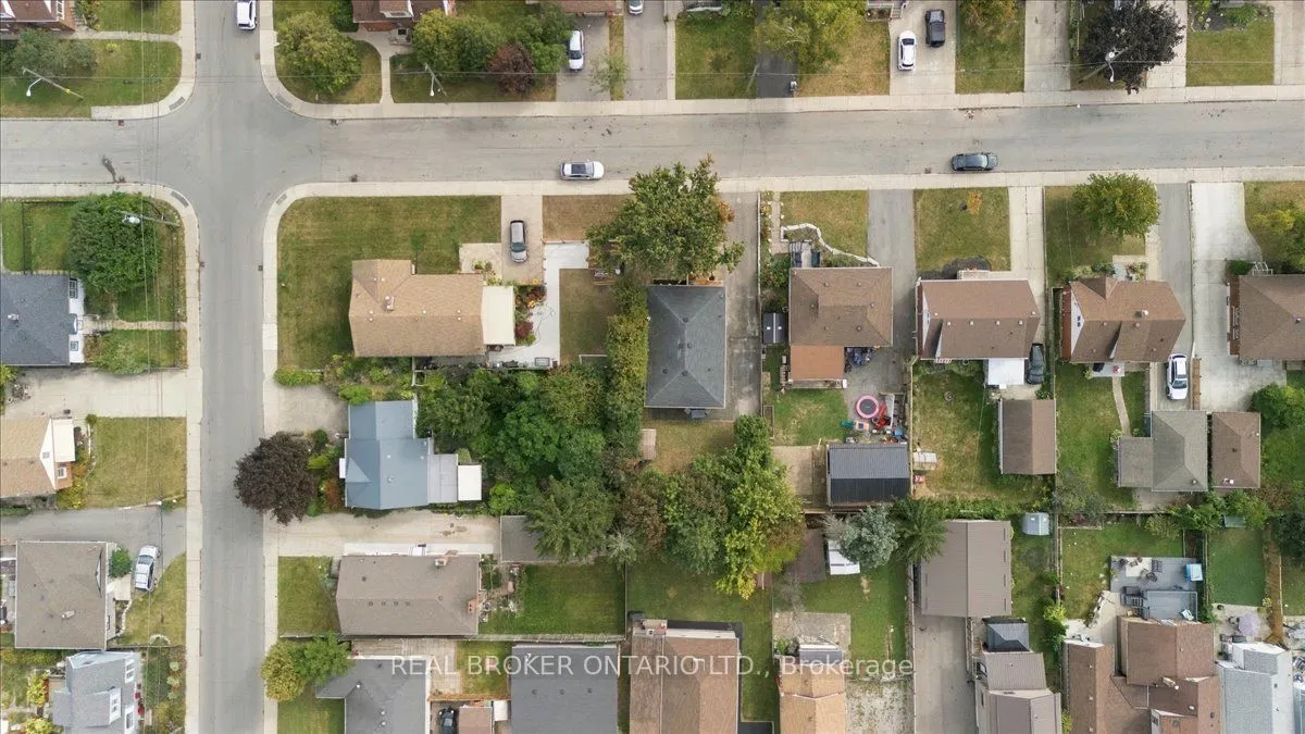 480 Rosseau Road