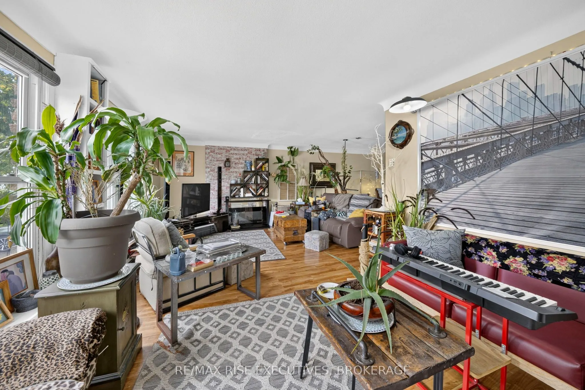 33 Montgomery Boulevard