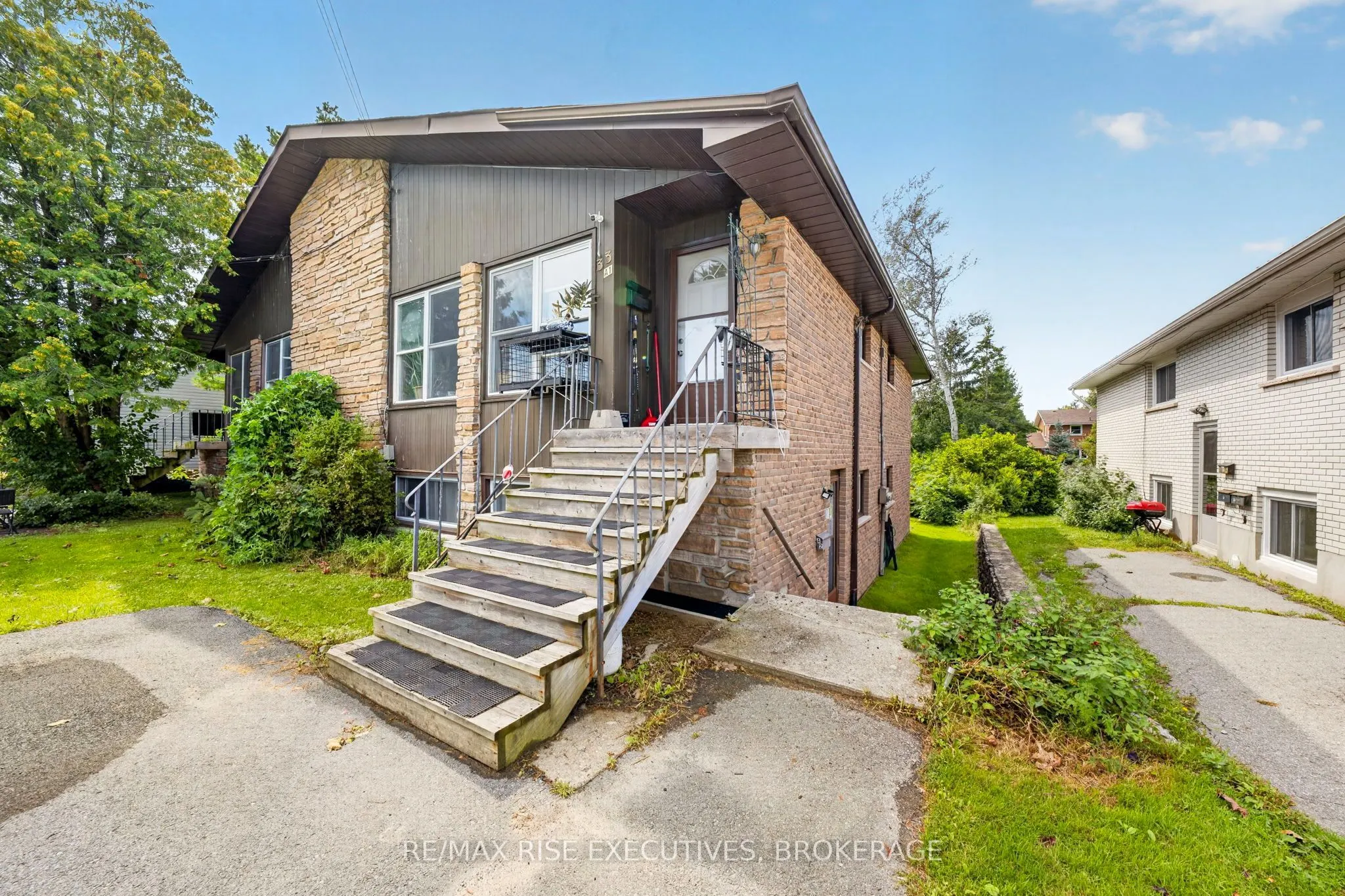 33 Montgomery Boulevard