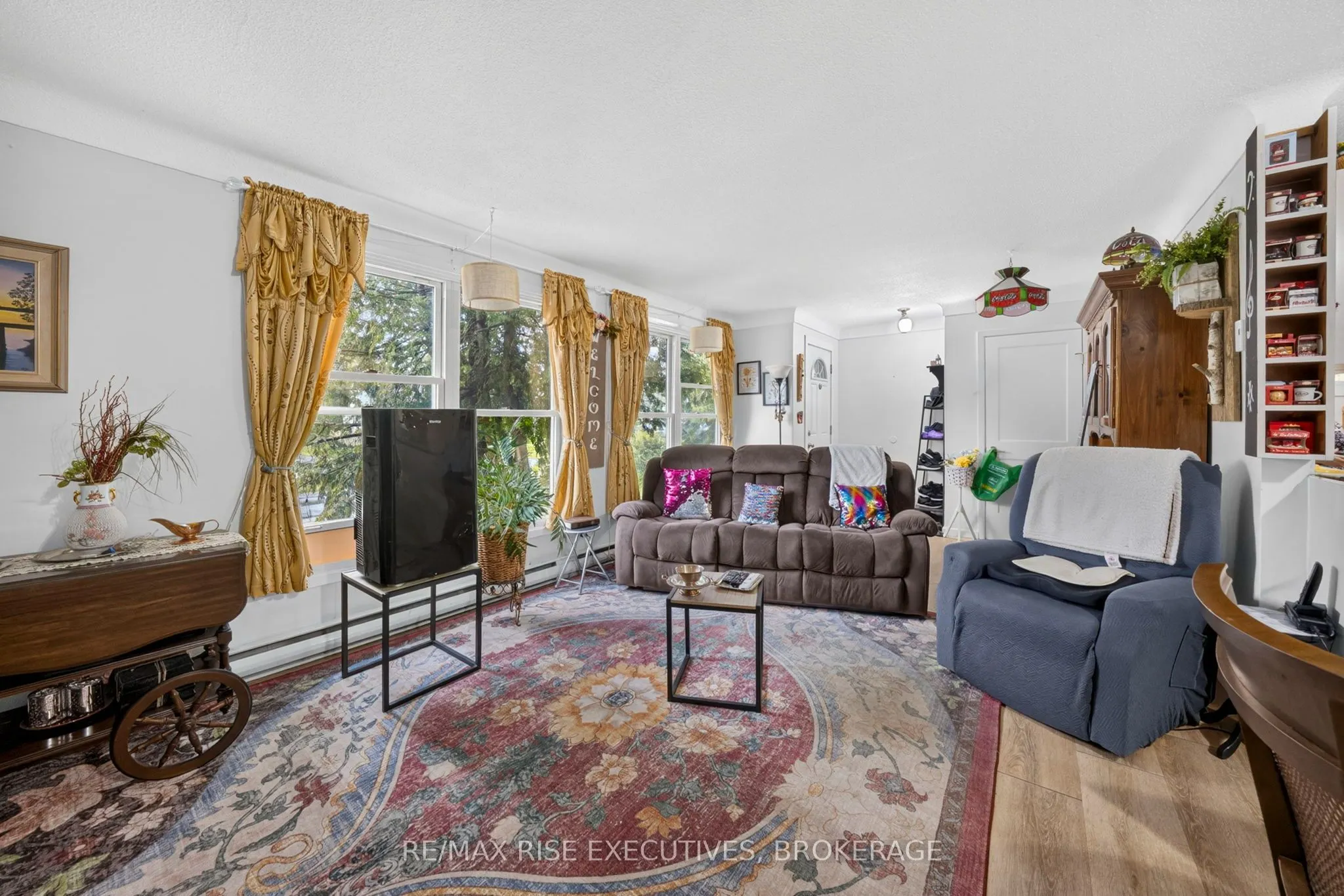 33 Montgomery Boulevard