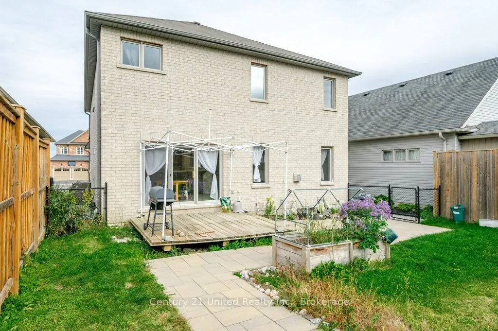 57 Voyageur Street