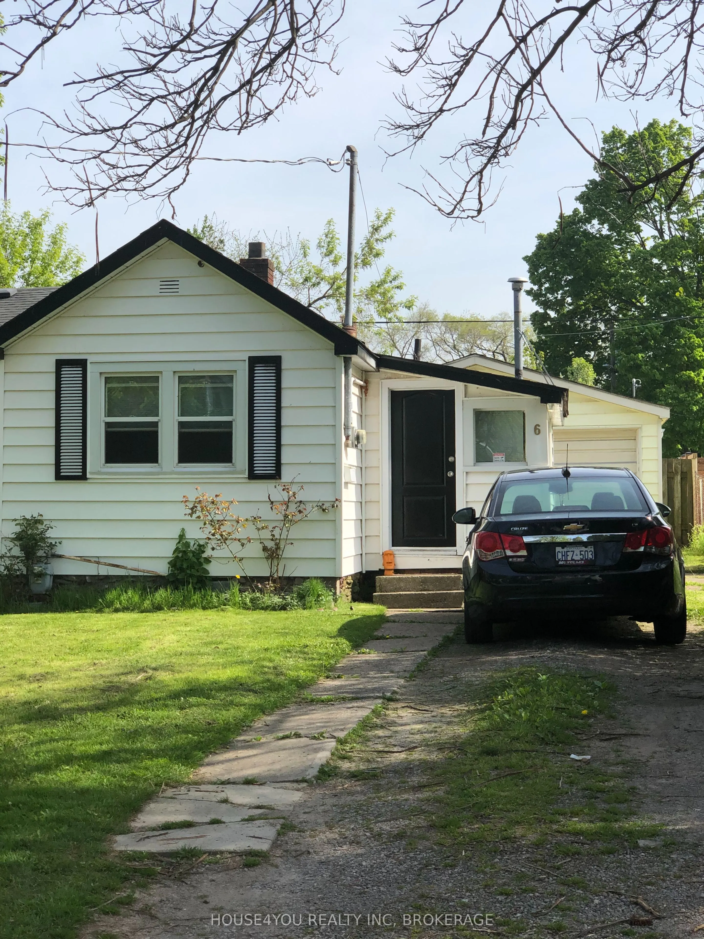 6 Grandview Drive W