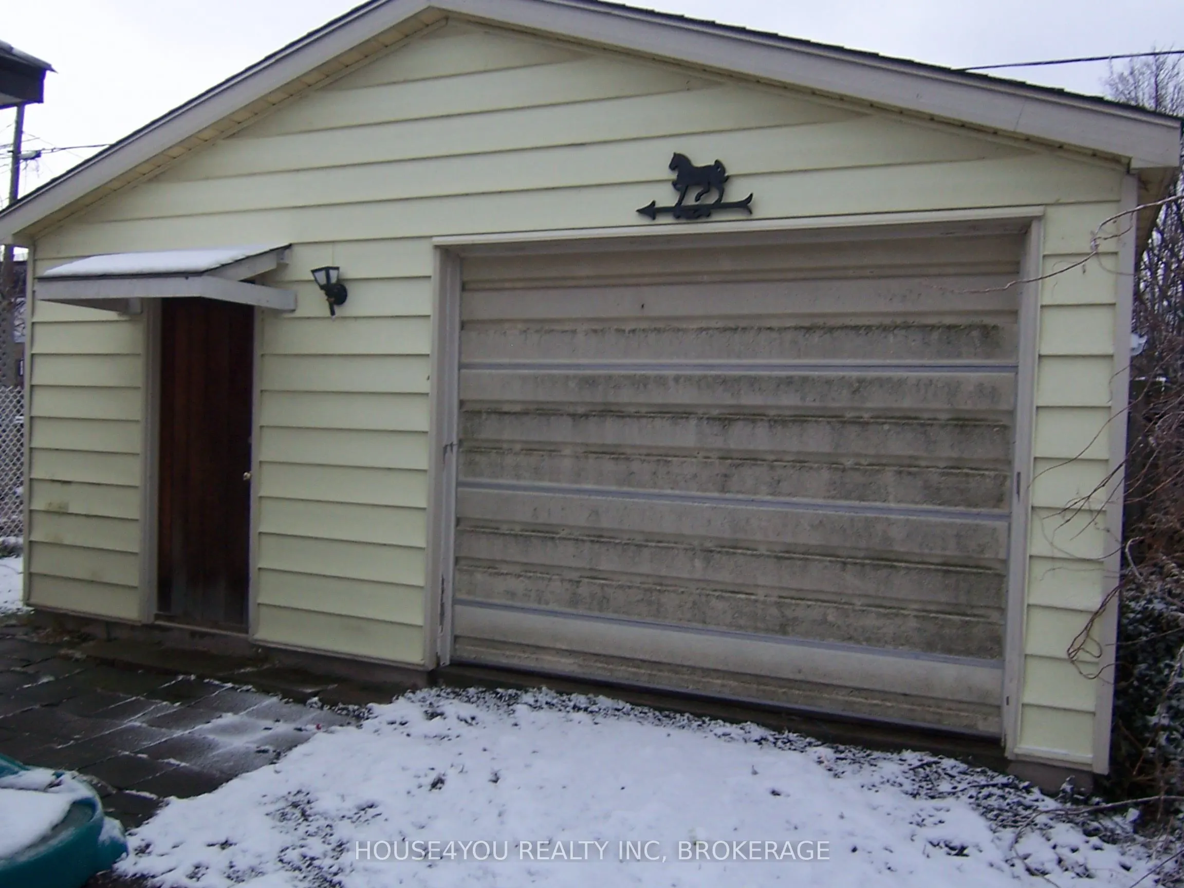 6 Grandview Drive W