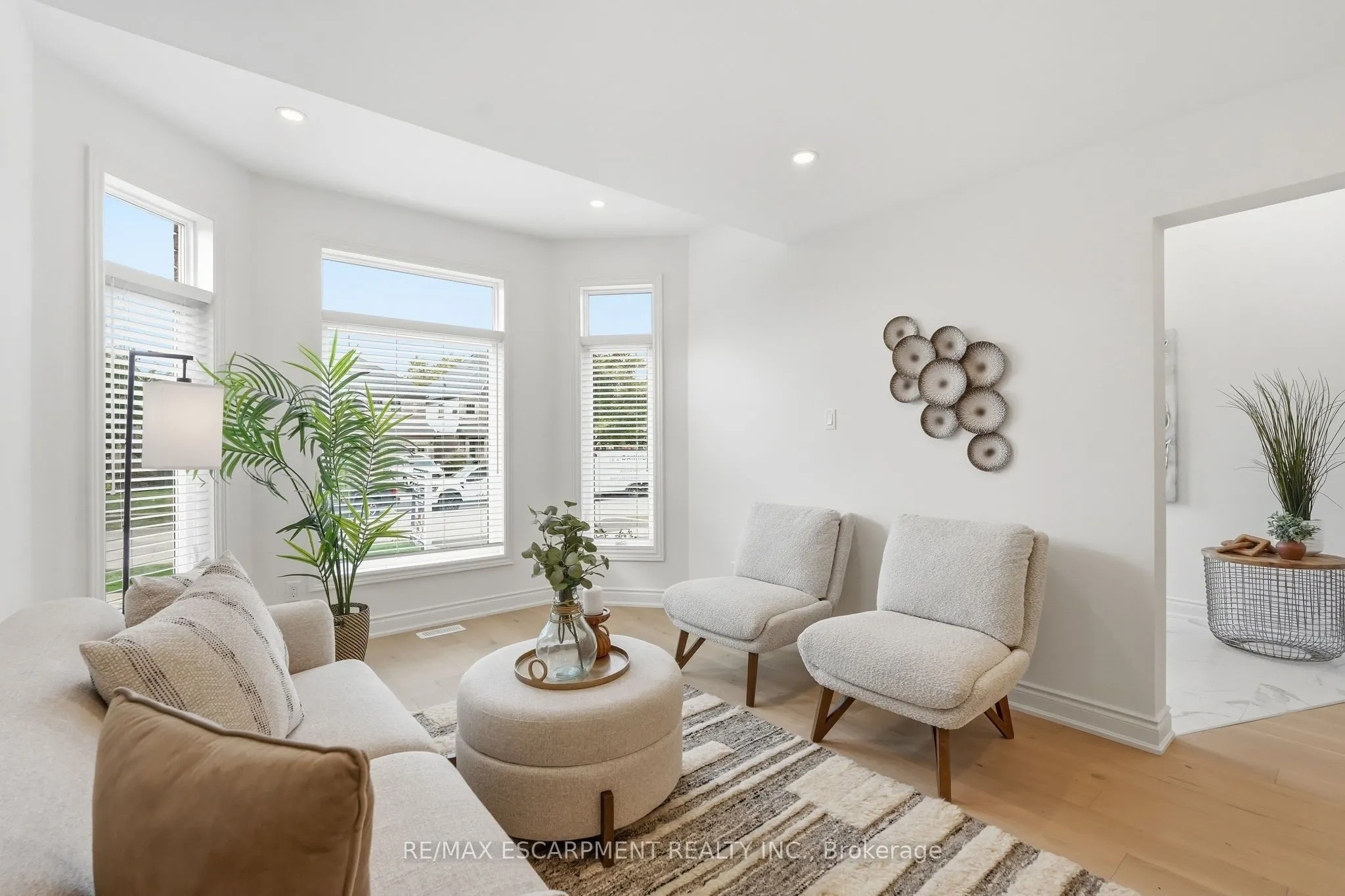84 RILEY Street