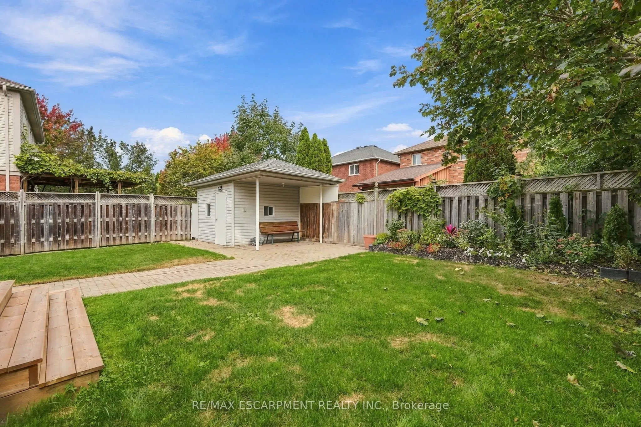 84 RILEY Street