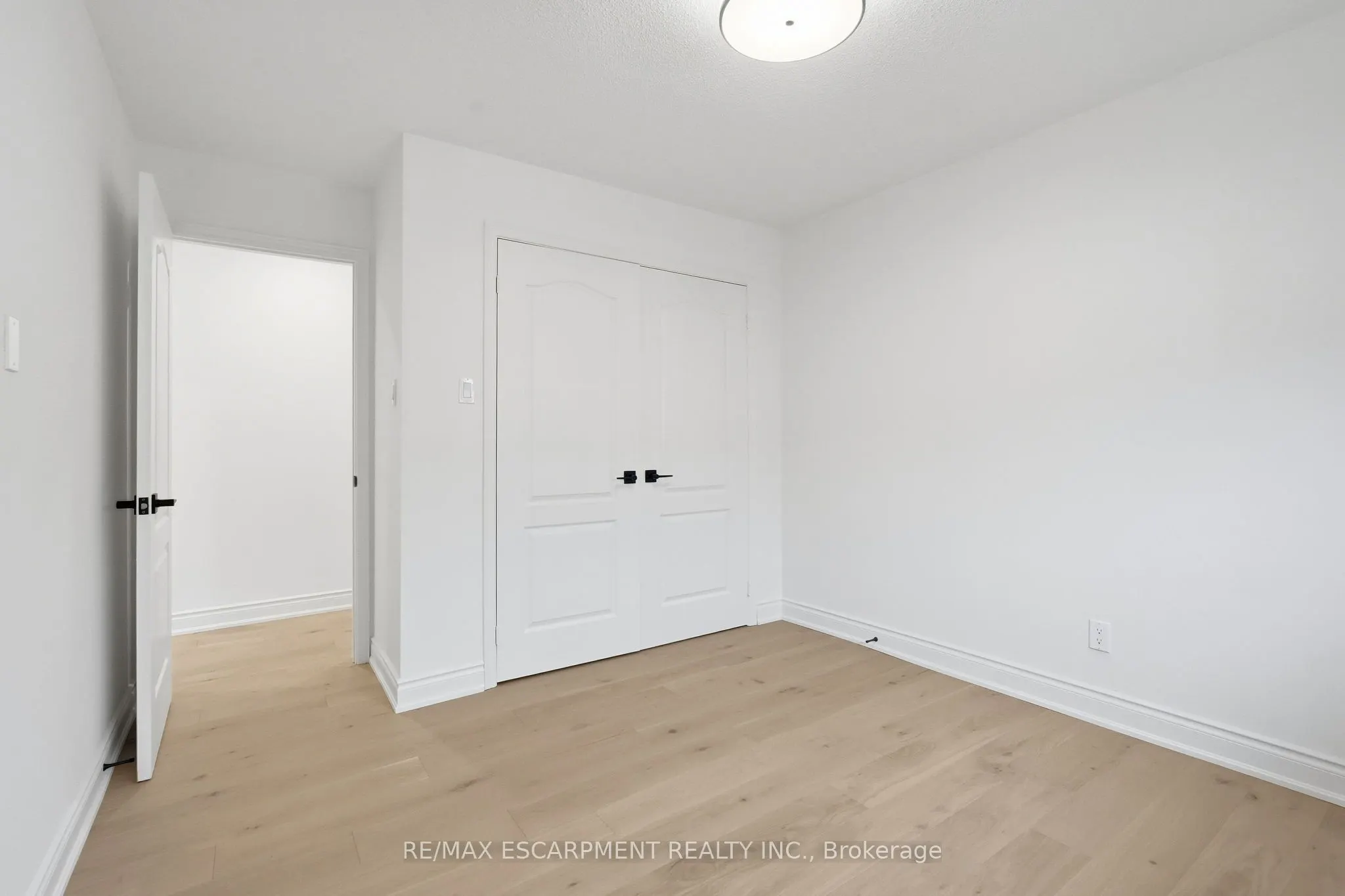84 RILEY Street